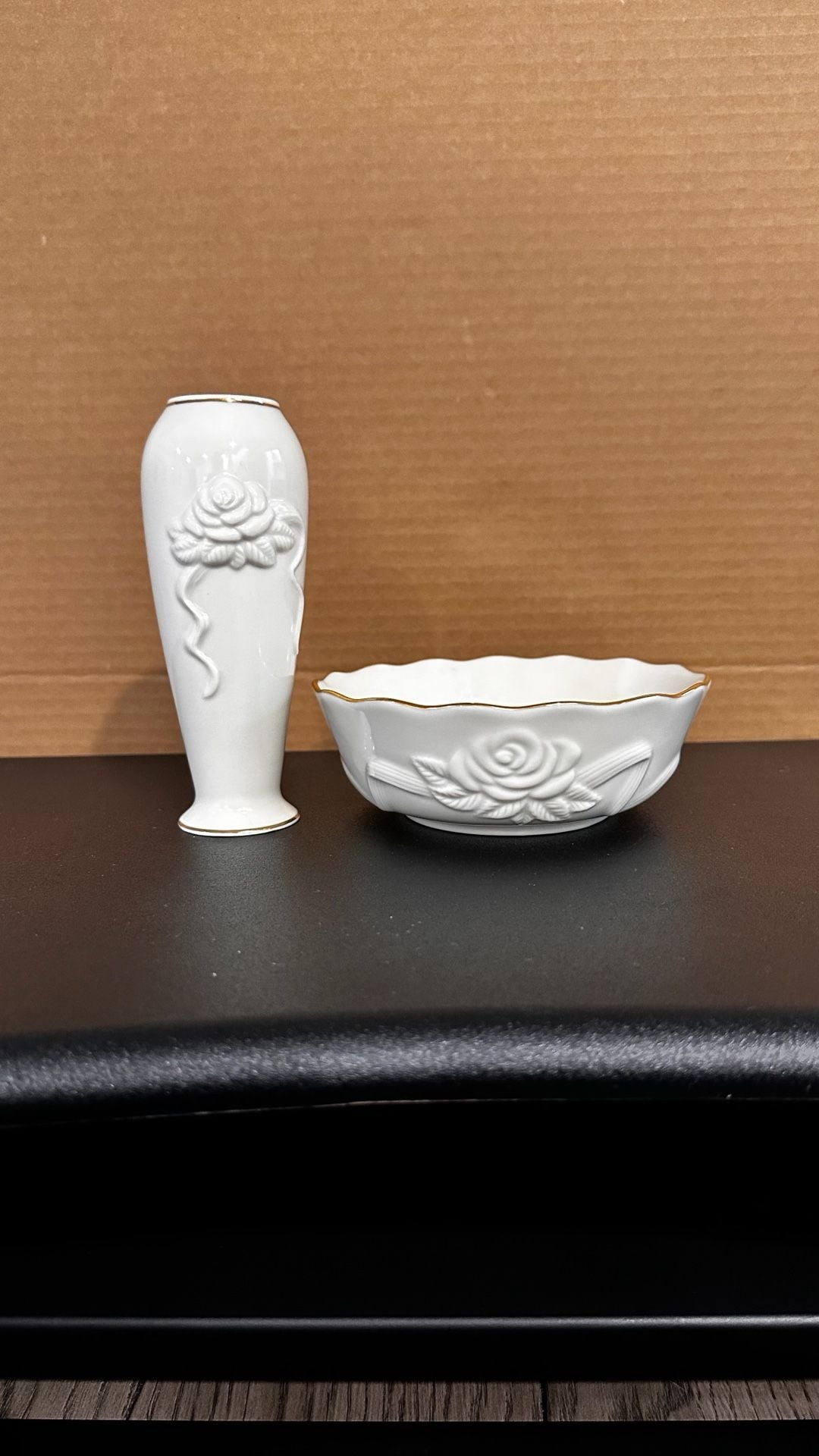 Set Lenox Ivory Rose 6 In. Bud Vase 24K Gold Trim Excellent Condition 1