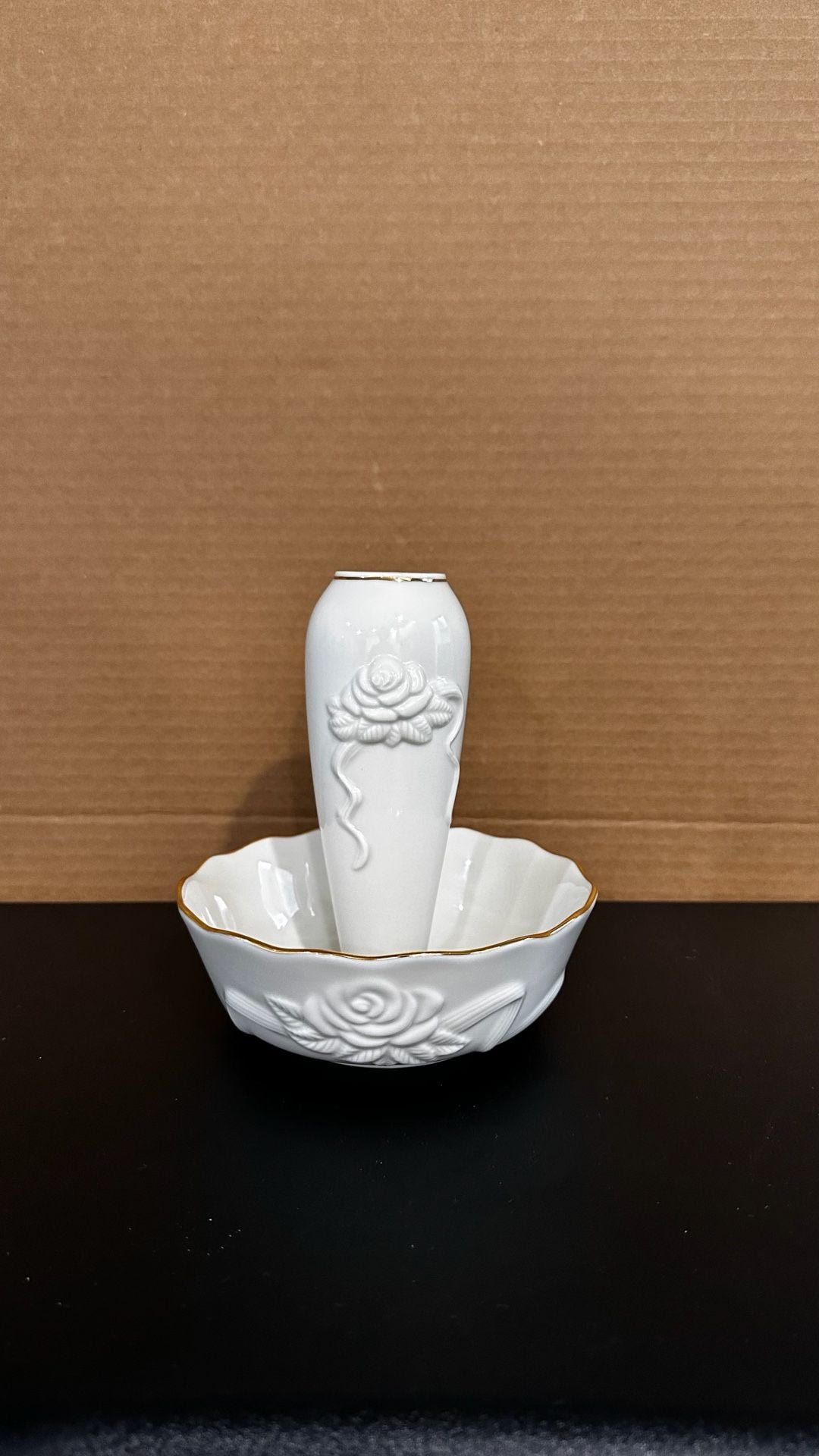Set Lenox Ivory Rose 6 In. Bud Vase 24K Gold Trim Excellent Condition 9