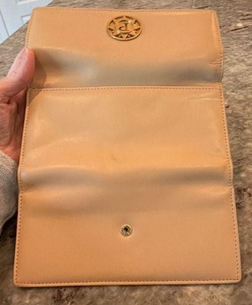 Parazul Women's Beige Leather Long Wallet with Gold Logo Emblem 6