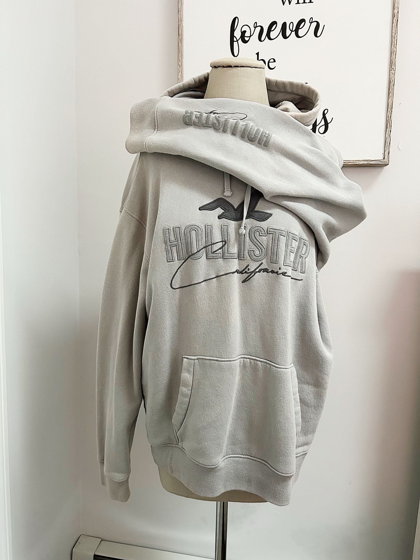 Hollister California Embroidered Logo Pullover Hoodie in Gray 2