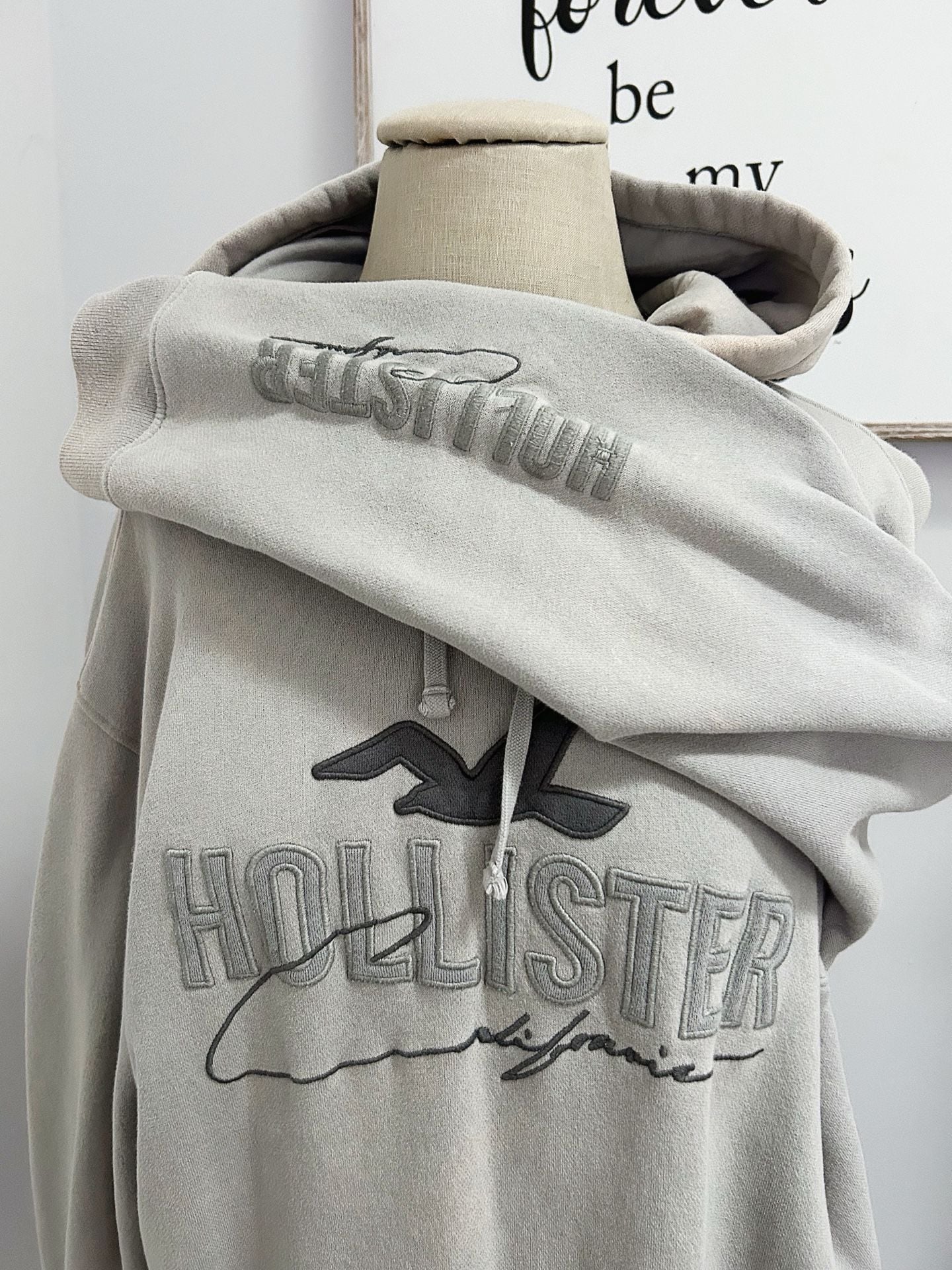 Hollister California Embroidered Logo Pullover Hoodie in Gray 3