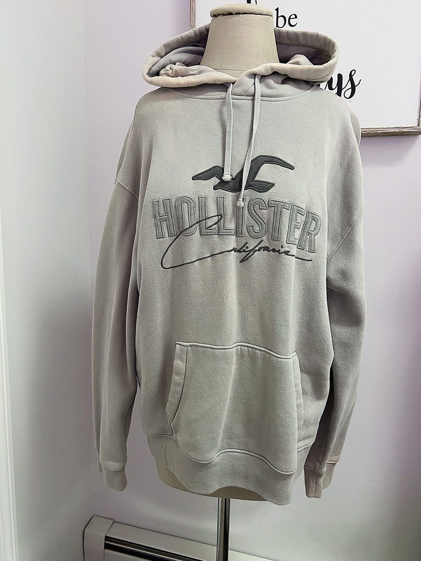 Hollister California Embroidered Logo Pullover Hoodie in Gray 4