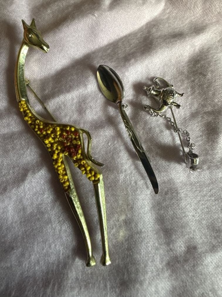 Vintage Gold Tone Giraffe Brooch, spoon and teapot and cup pins 3 lot 1