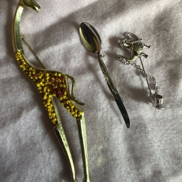 Vintage Gold Tone Giraffe Brooch, spoon and teapot and cup pins 3 lot