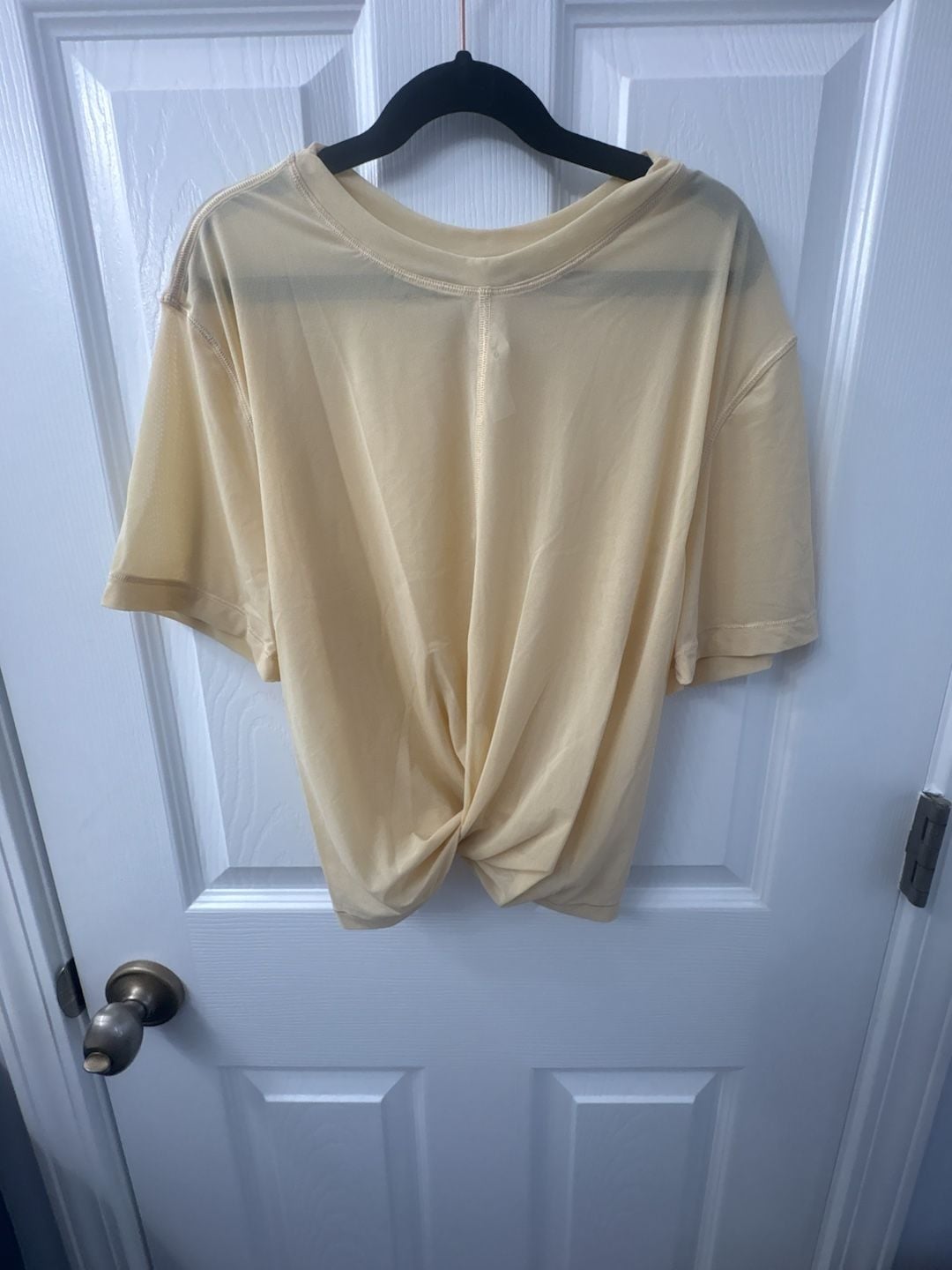 Lululemon Lightweight Mesh Reversible Yoga T-Shirt in Prosecco 2