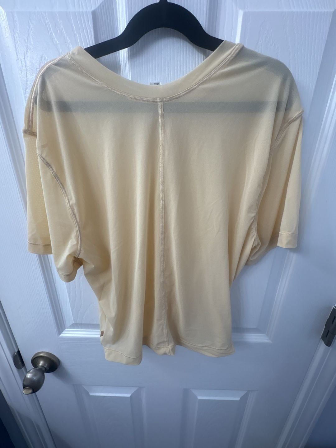 Lululemon Lightweight Mesh Reversible Yoga T-Shirt in Prosecco 4