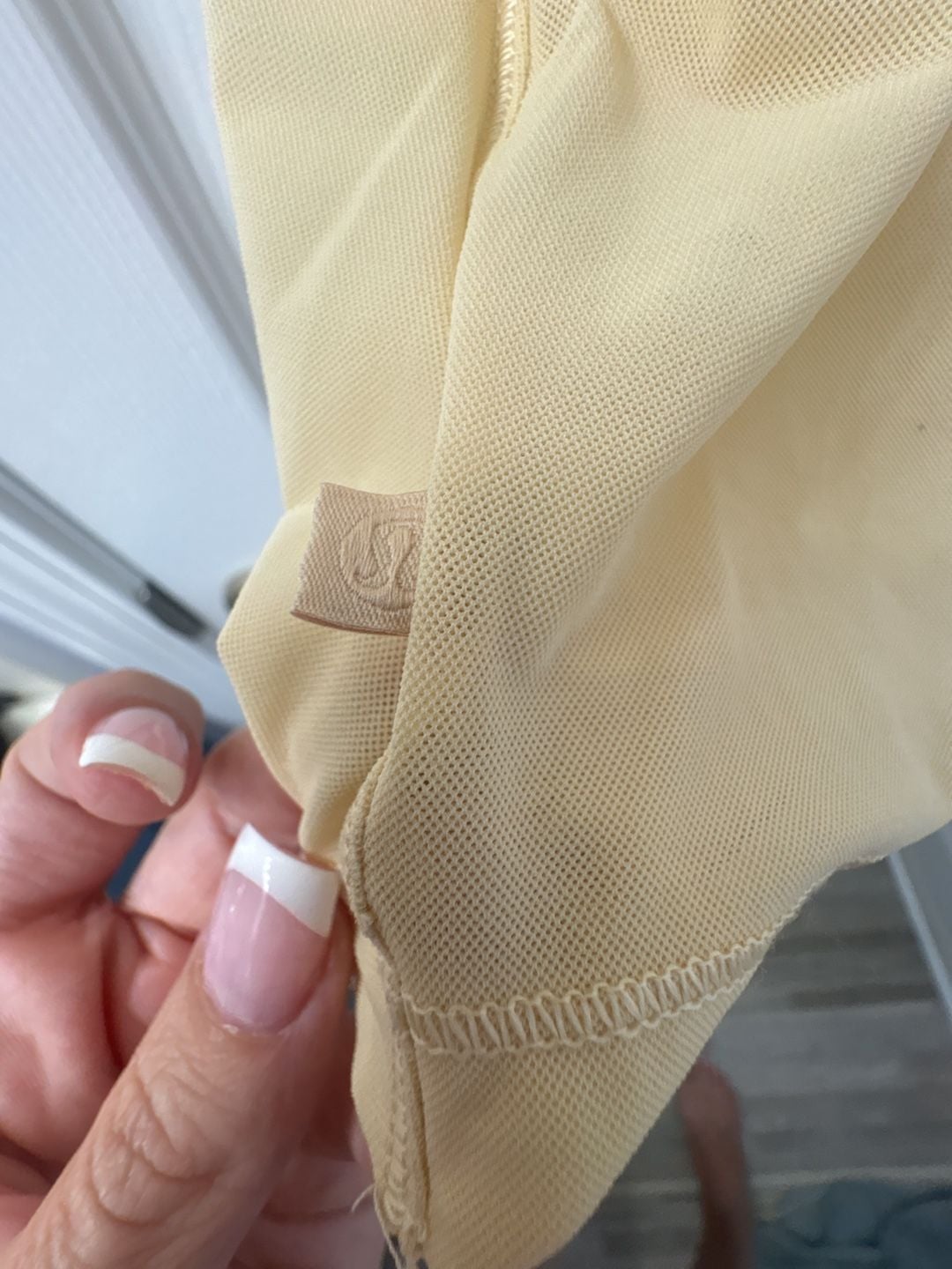 Lululemon Lightweight Mesh Reversible Yoga T-Shirt in Prosecco 5