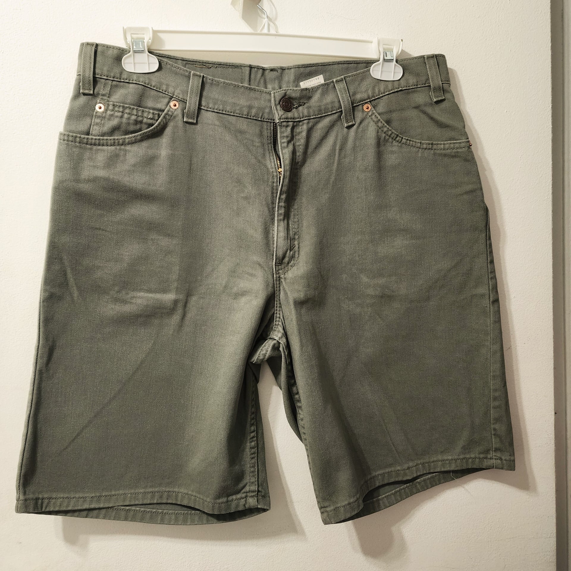 Vintage Levi's 560 Loose Fit Denim Shorts Green Men's Size 36 Made in USA 2