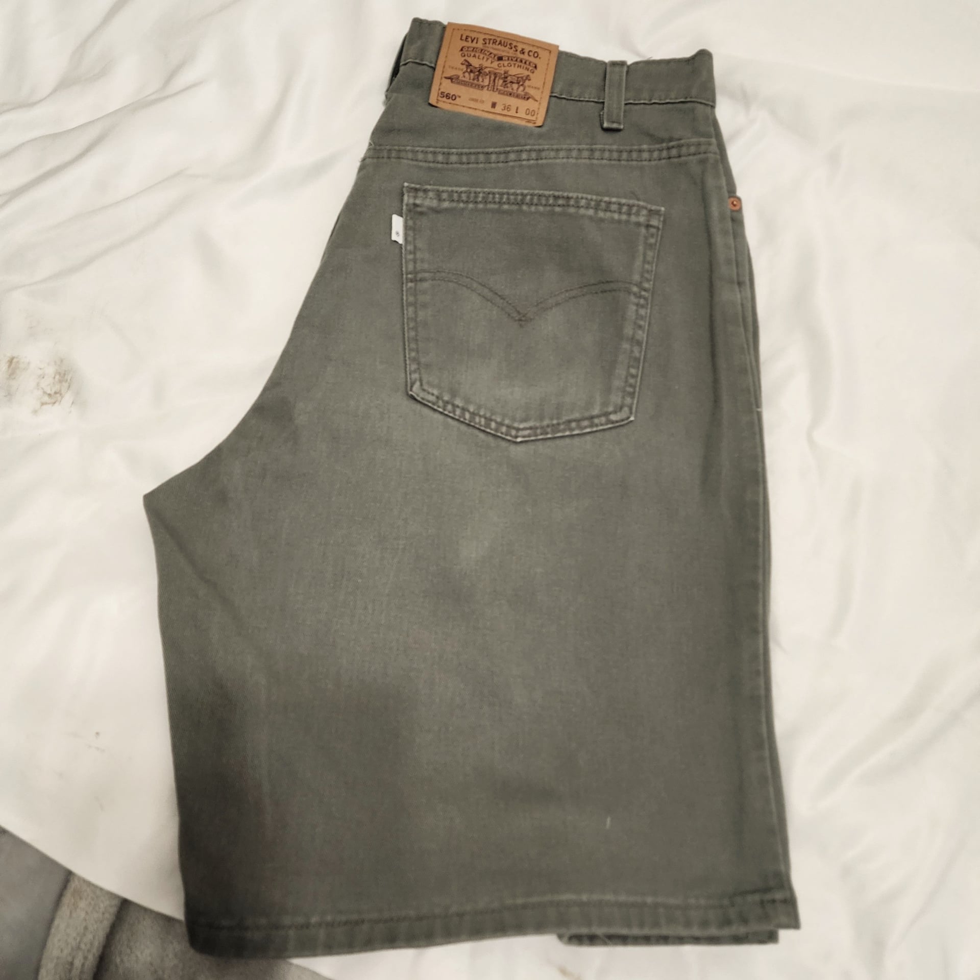 Vintage Levi's 560 Loose Fit Denim Shorts Green Men's Size 36 Made in USA 3