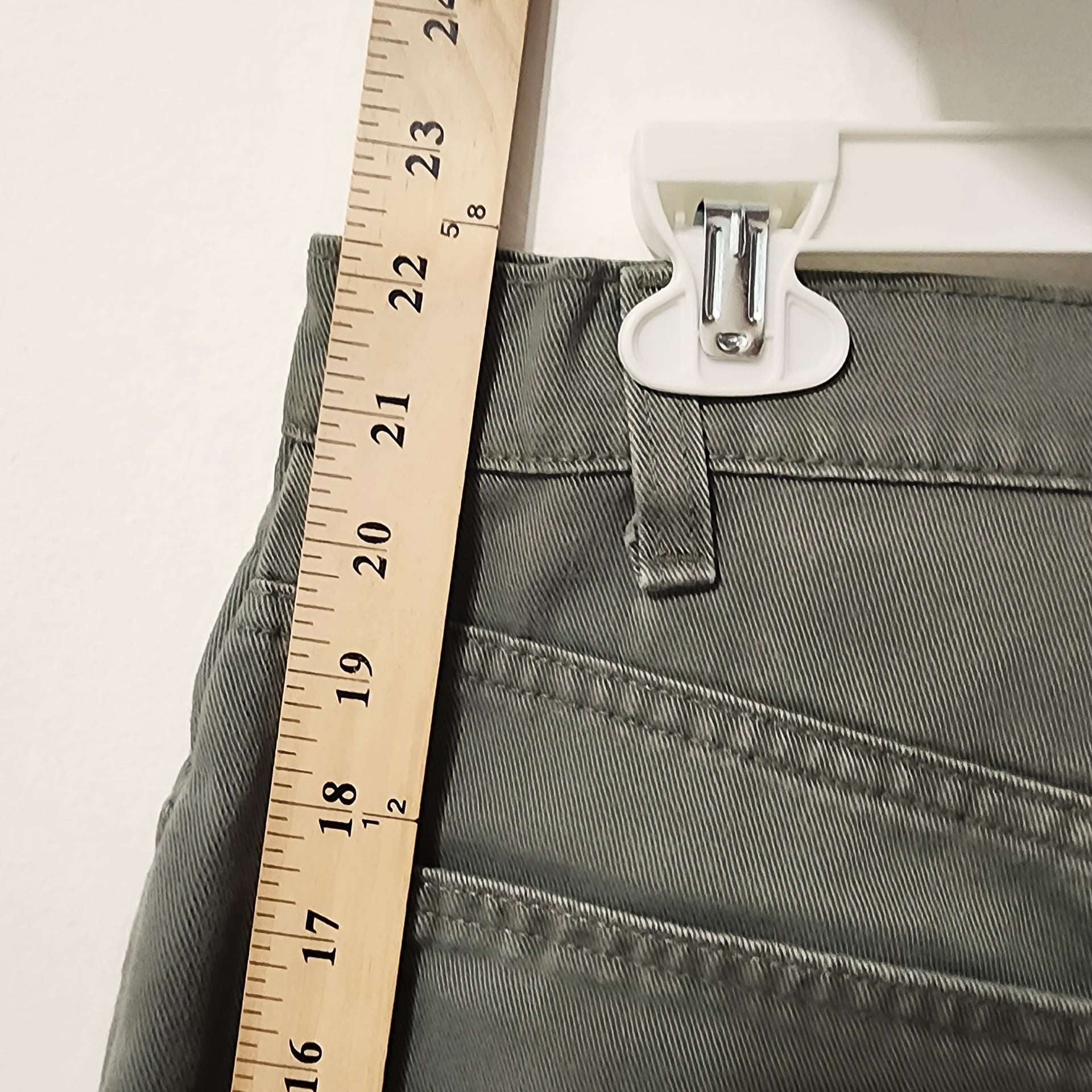 Vintage Levi's 560 Loose Fit Denim Shorts Green Men's Size 36 Made in USA 10