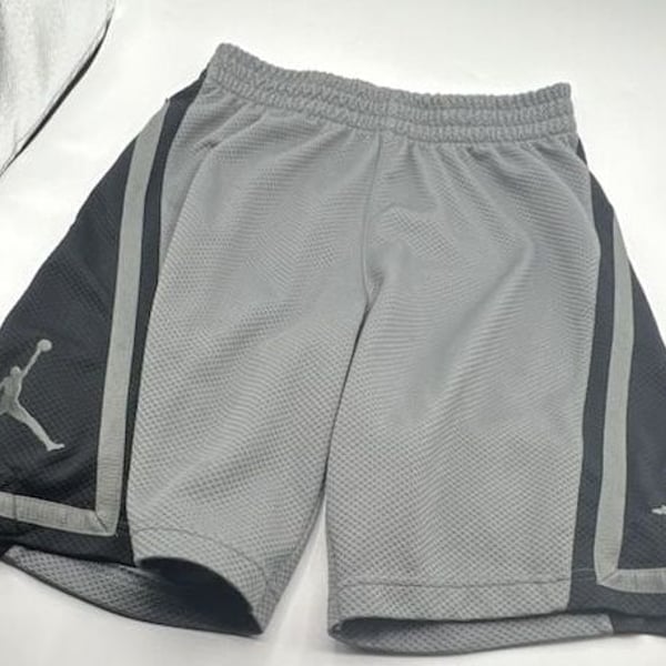 Jordan Boys Mesh Basketball Shorts Grey and Black Size M 10-12