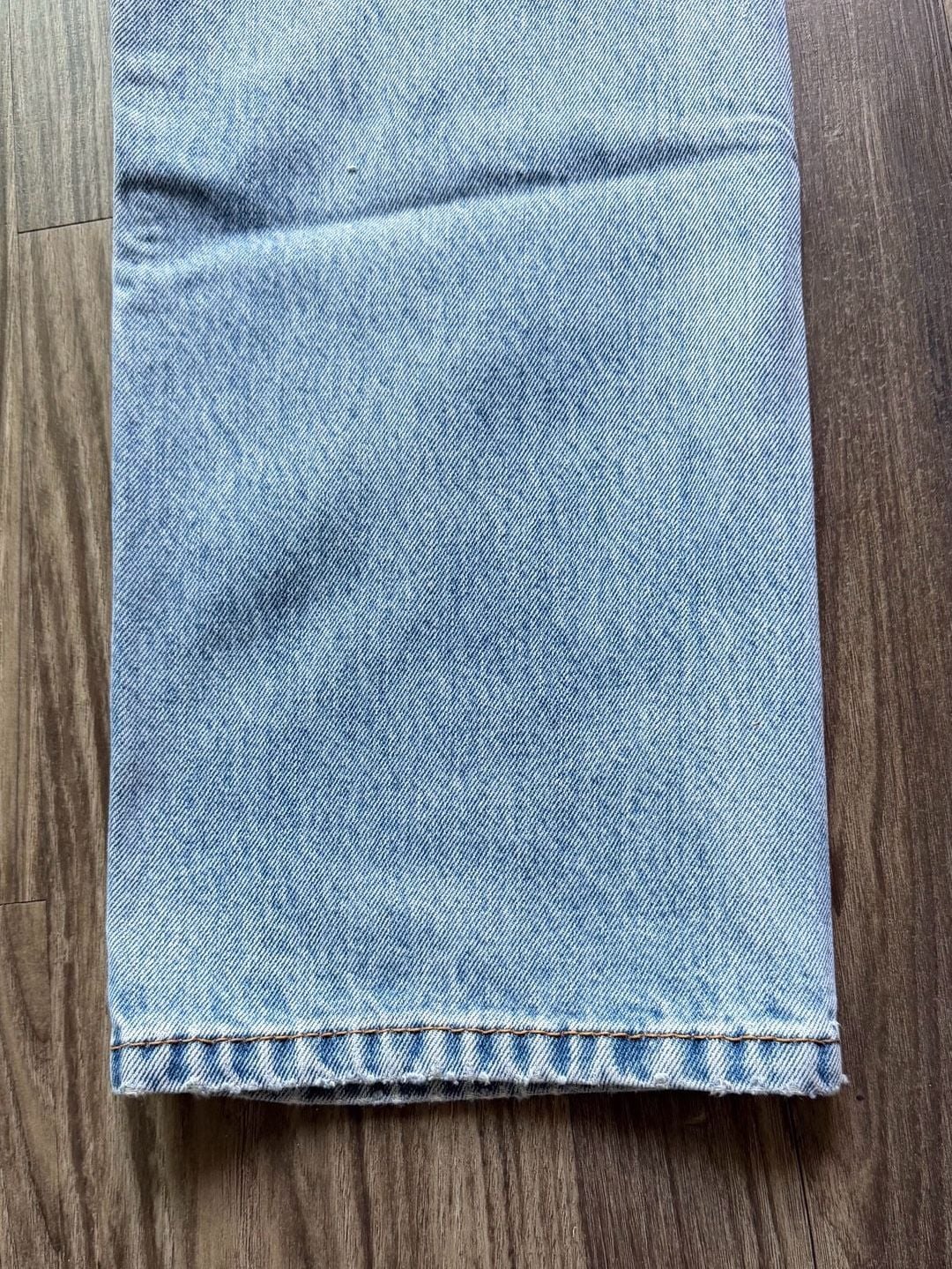 Vintage Levi's 505 Regular Fit Straight Leg Jeans, Light Wash, Men's Size 33x34 10