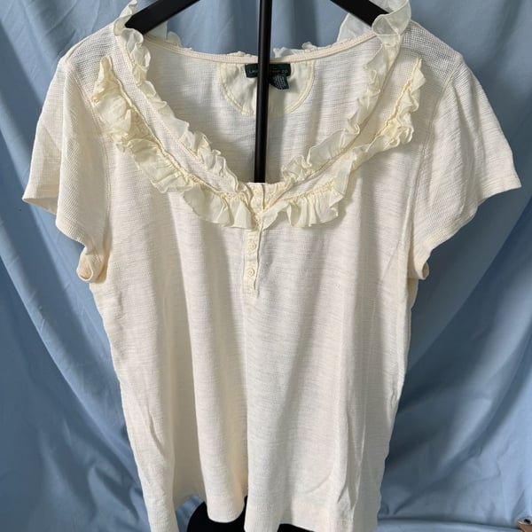 Lauren Jeans Co. Ralph Lauren Women's Cream Waffle Knit Short Sleeve Henley with Ruffle Trim