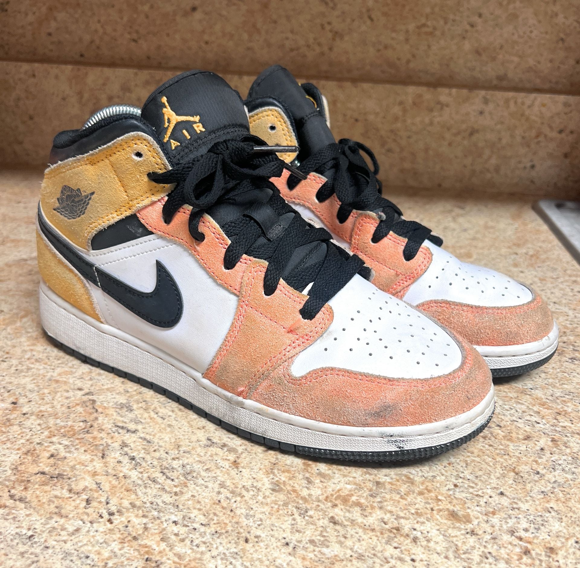 Nike Air Jordan 1 Mid SE 'Flight Club' Magic Ember/Sundial (DX4365-800) 2