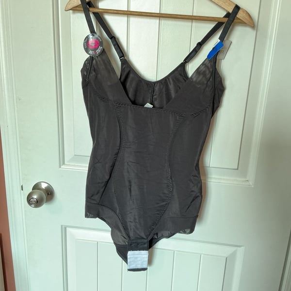 NWT Maidenform Firm Foundations Open Bust Body Shaper XL Black DM5004