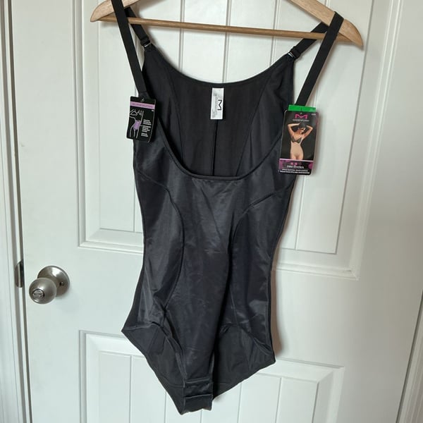 NWT Maidenform Firm Control Wear-Your-Own-Bra Bodybriefer Large Black