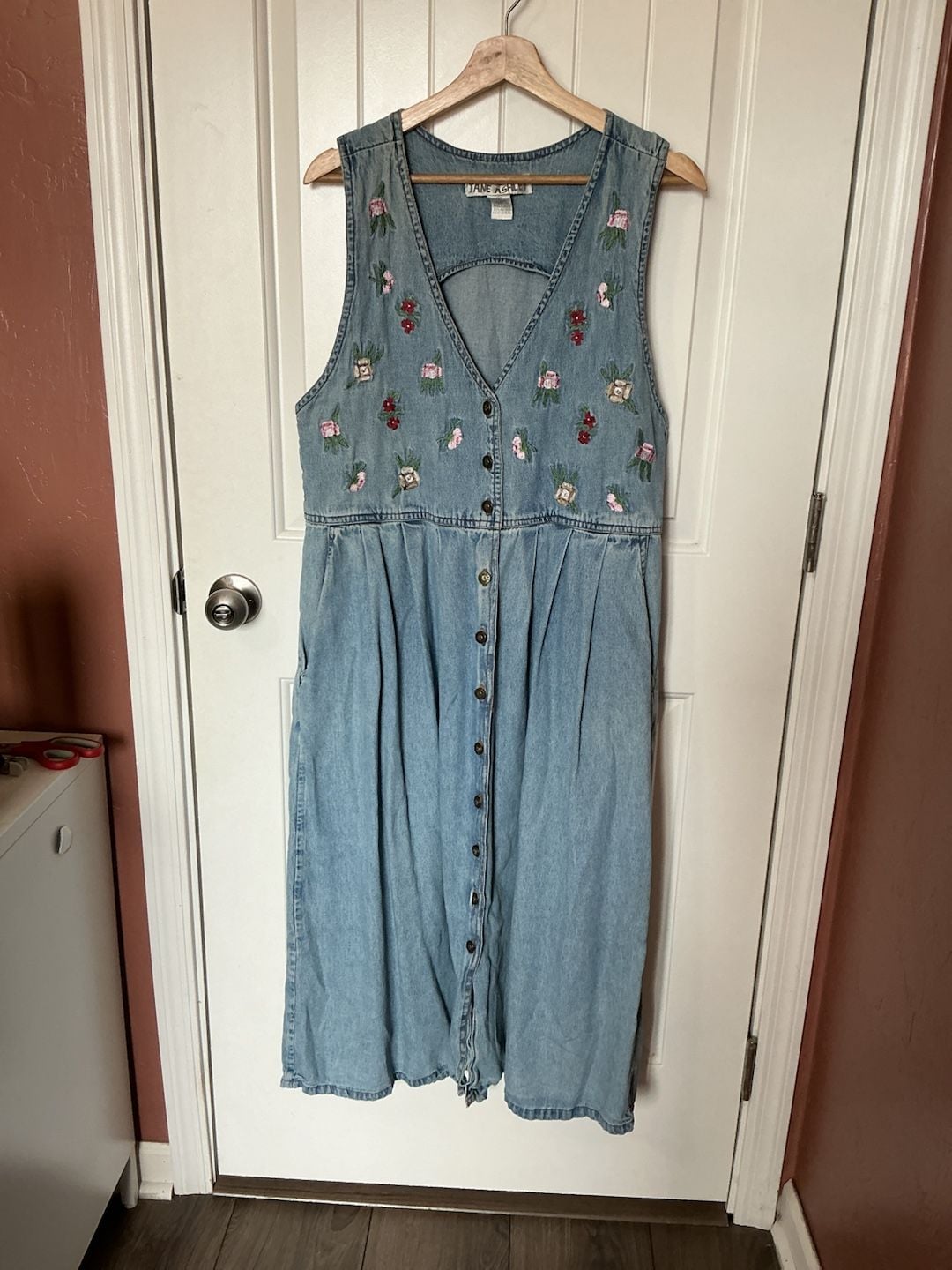 Vintage Jane Ashley Denim Button-Front Midi Dress with Floral Embroidery Medium 2