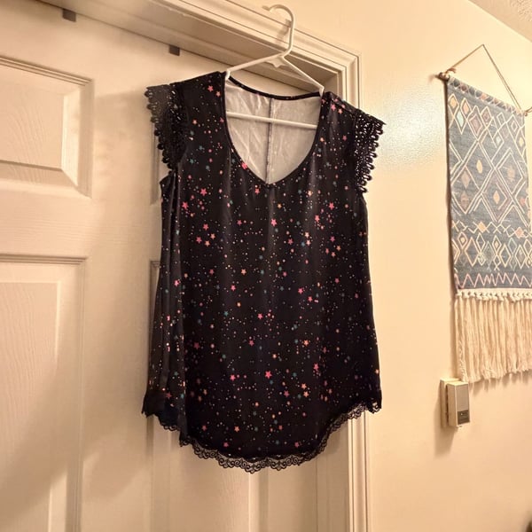Star Print Sleeveless Top with Lace Trim Size M