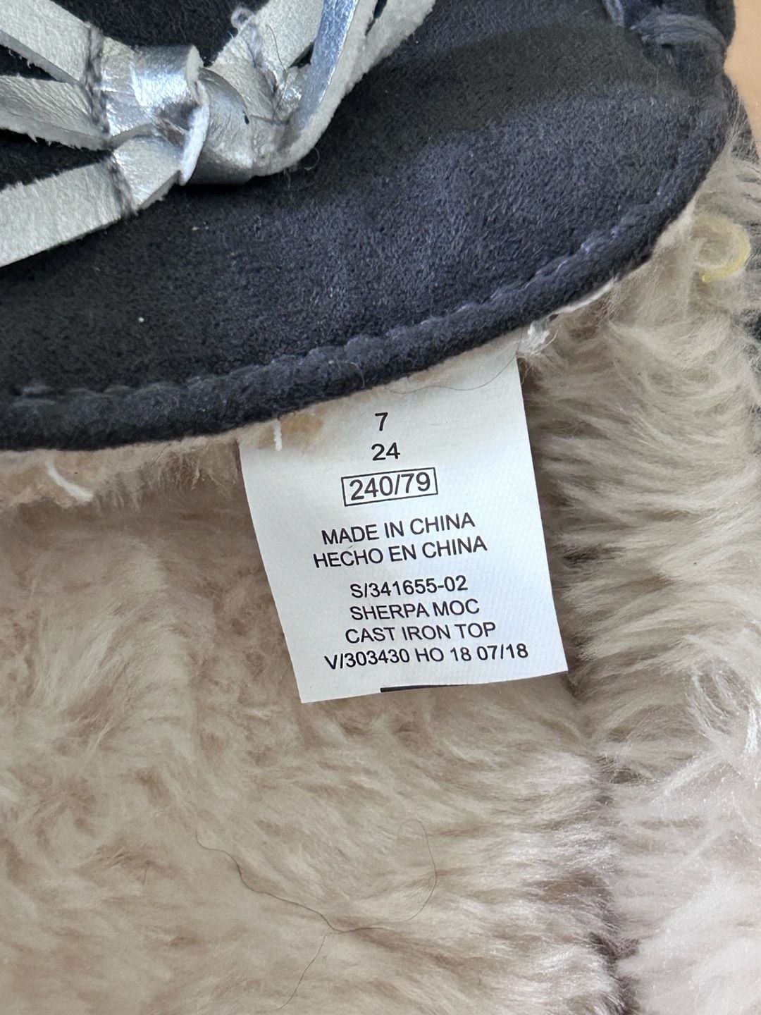 Kids Old Navy Sherpa Moc Slippers in Cast Iron with Silver Bow 7