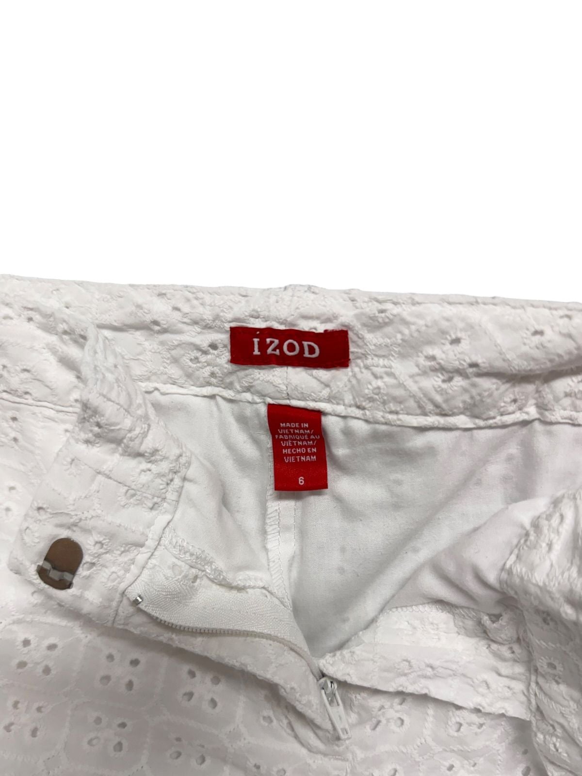 Izod Women's Size 6 White Eyelet Textured Lined Shorts 6” Inseam 4