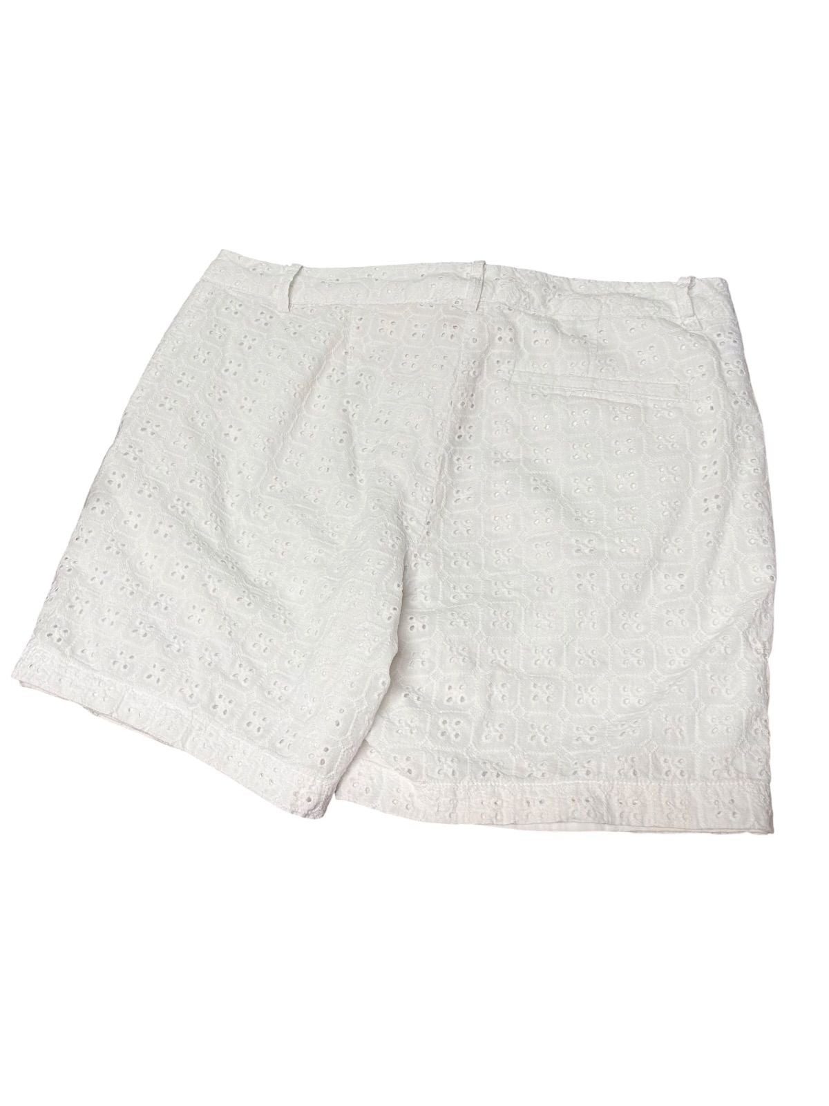 Izod Women's Size 6 White Eyelet Textured Lined Shorts 6” Inseam 6