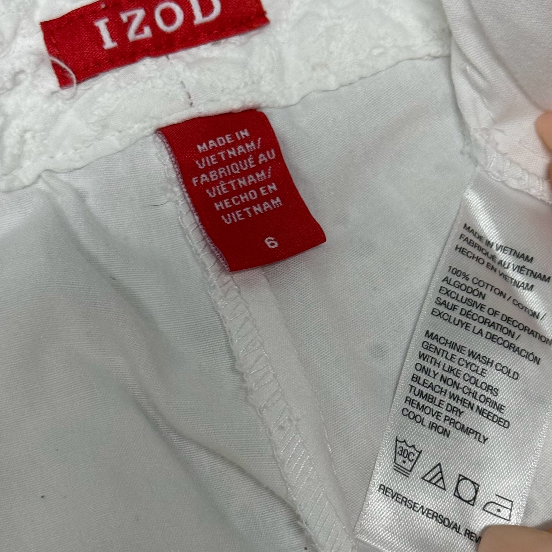 Izod Women's Size 6 White Eyelet Textured Lined Shorts 6” Inseam 8