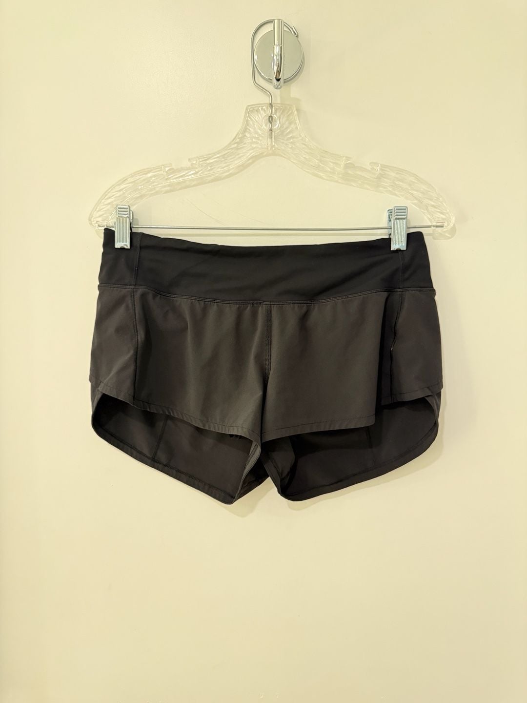 Lululemon Speed Up Short 2.5" in Black, Size 6 2