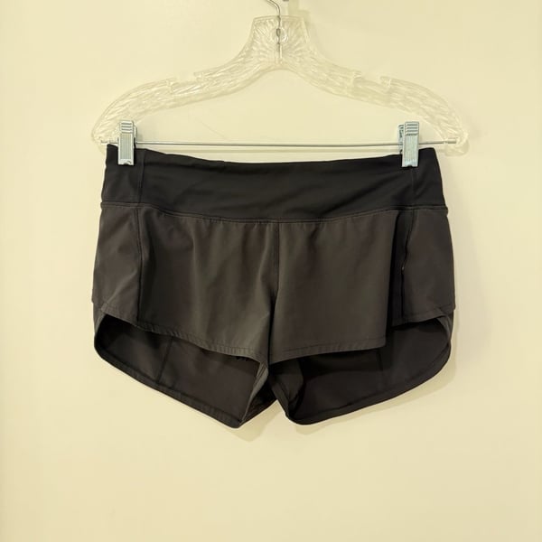 Lululemon Speed Up Short 2.5" in Black, Size 6