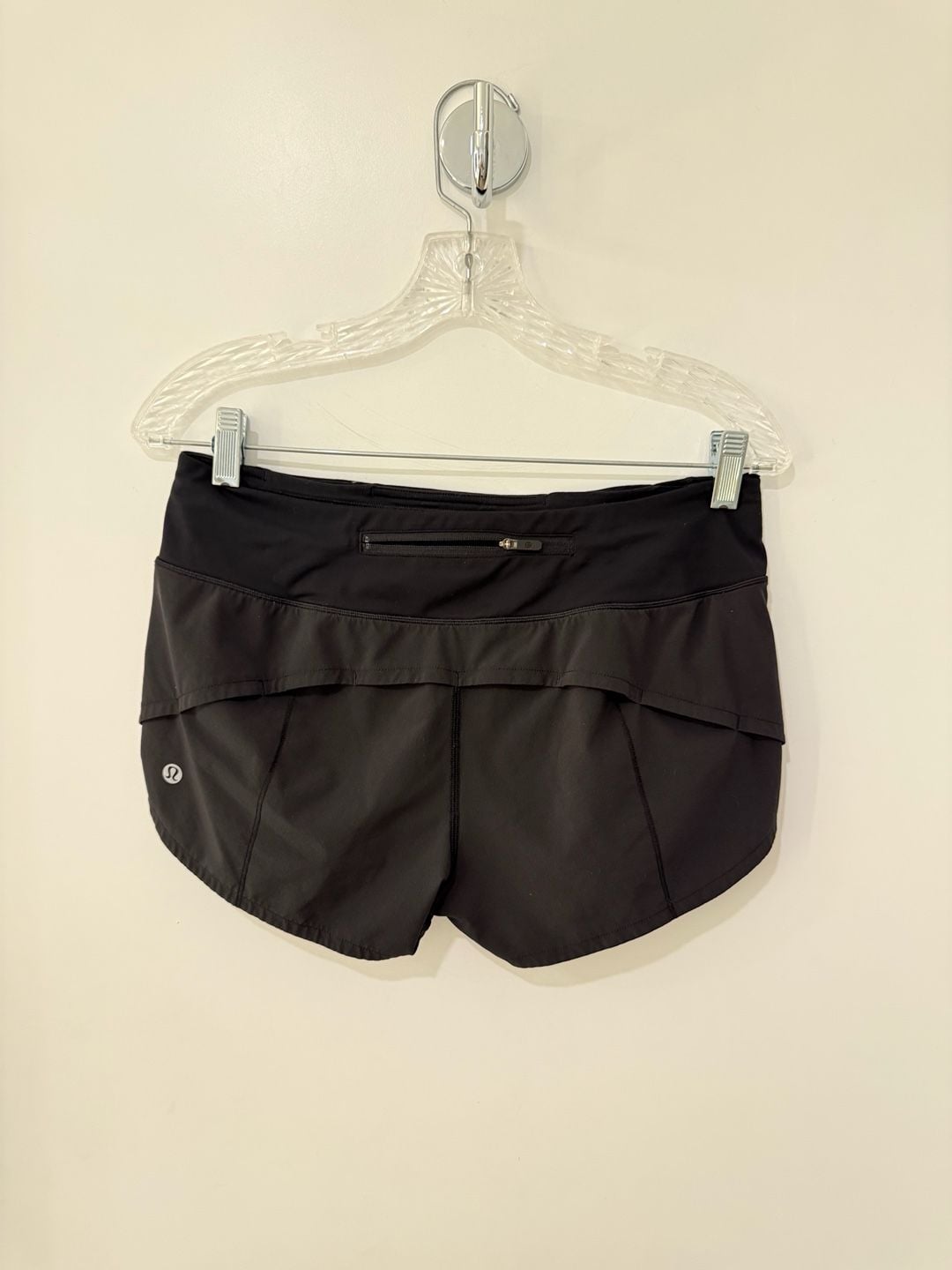 Lululemon Speed Up Short 2.5" in Black, Size 6 3