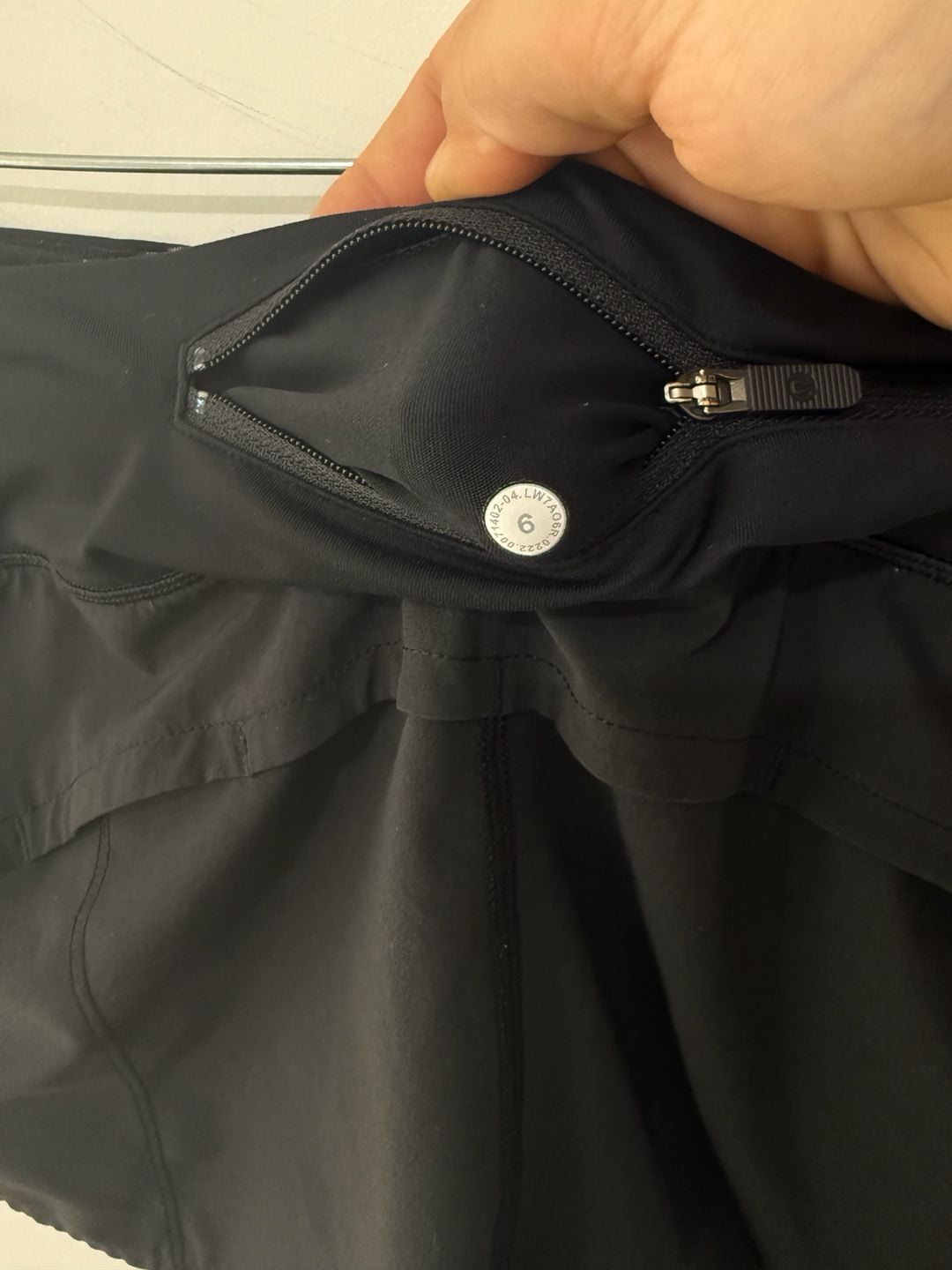 Lululemon Speed Up Short 2.5" in Black, Size 6 4