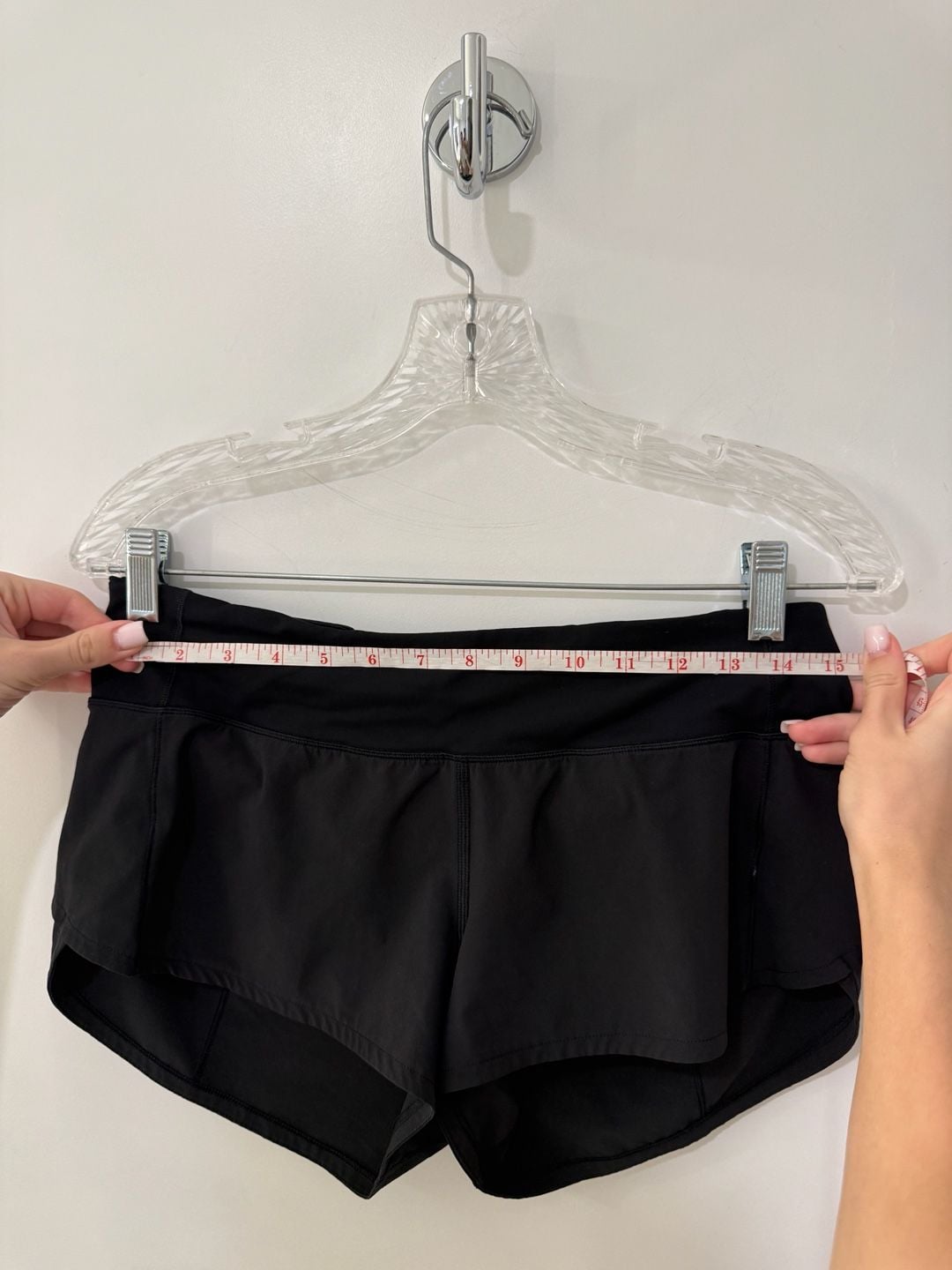 Lululemon Speed Up Short 2.5" in Black, Size 6 5