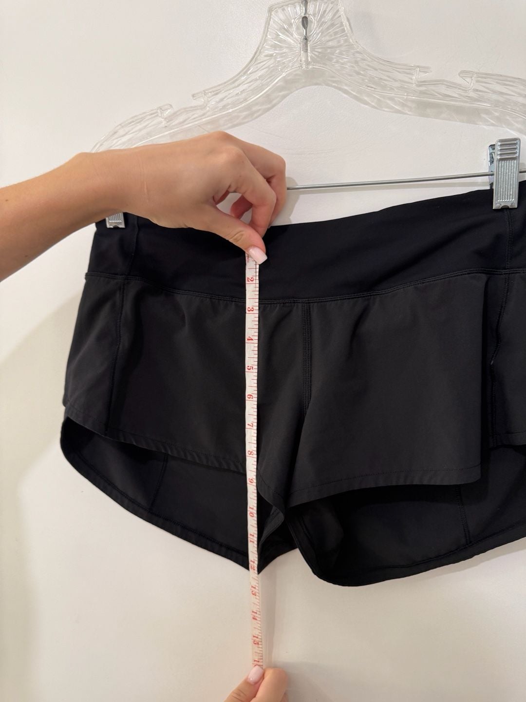 Lululemon Speed Up Short 2.5" in Black, Size 6 6