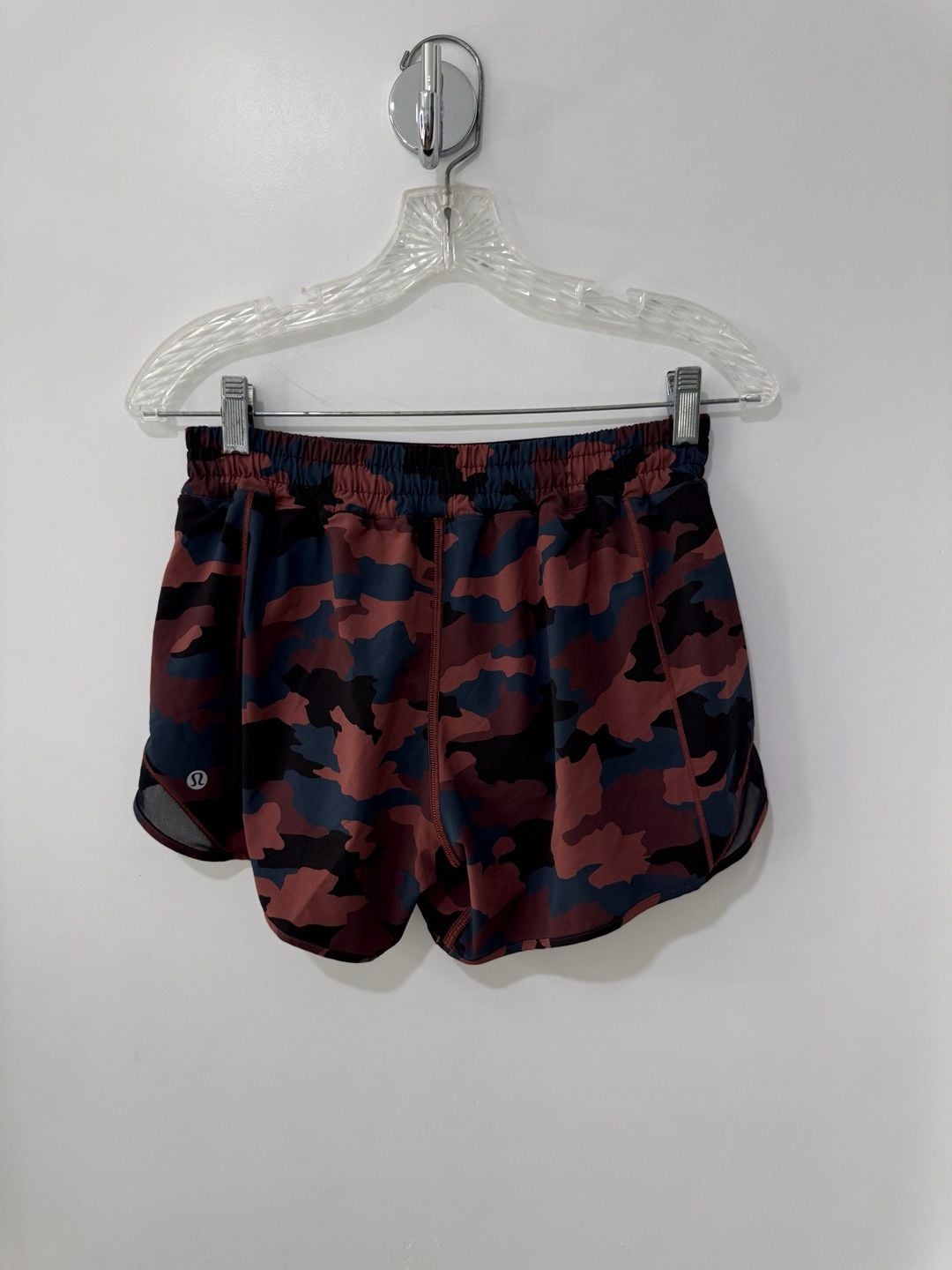 Lululemon Hotty Hot Low-Rise Lined Shorts, Heritage 365 Camo Red Multi, Size 8 3