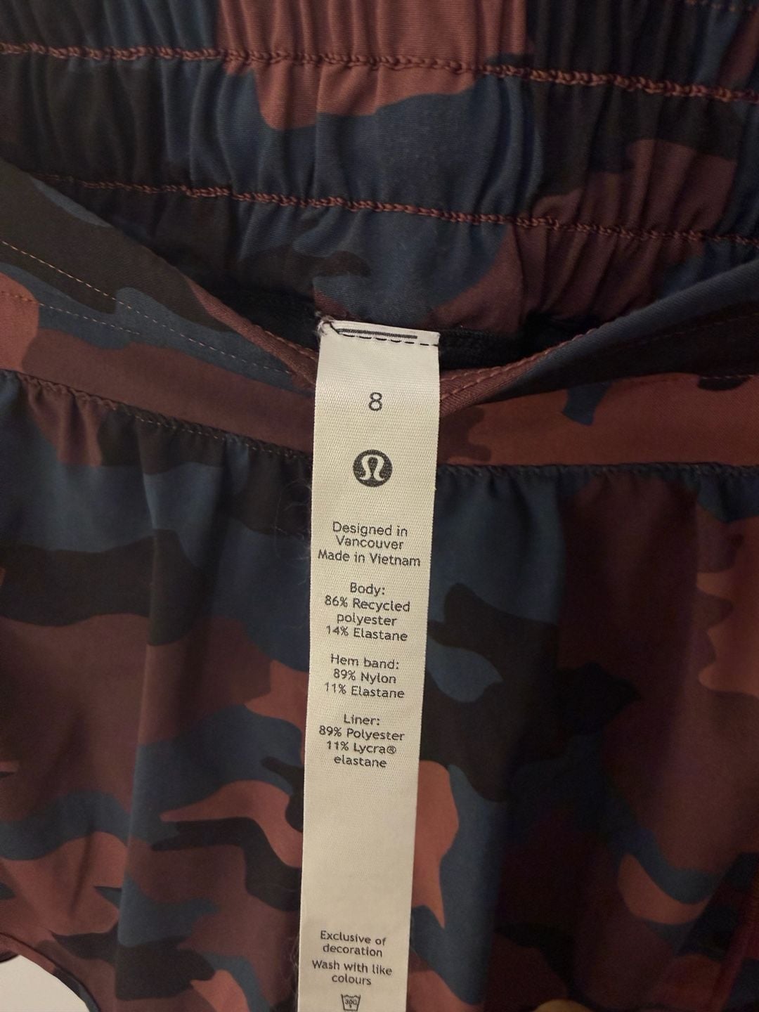 Lululemon Hotty Hot Low-Rise Lined Shorts, Heritage 365 Camo Red Multi, Size 8 4