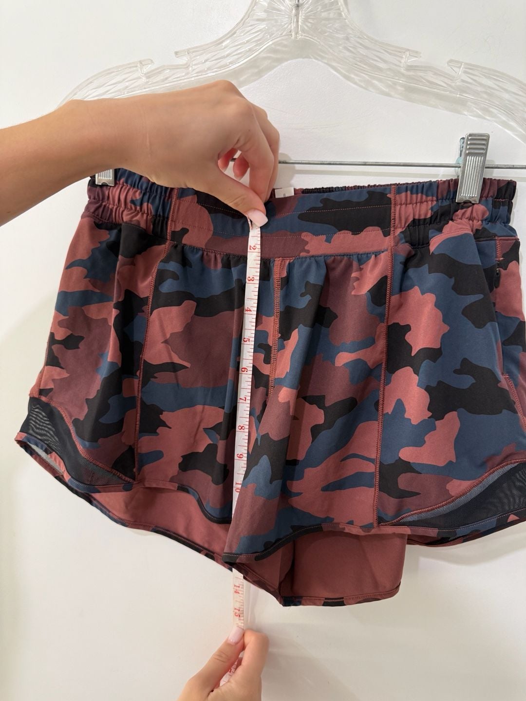 Lululemon Hotty Hot Low-Rise Lined Shorts, Heritage 365 Camo Red Multi, Size 8 6