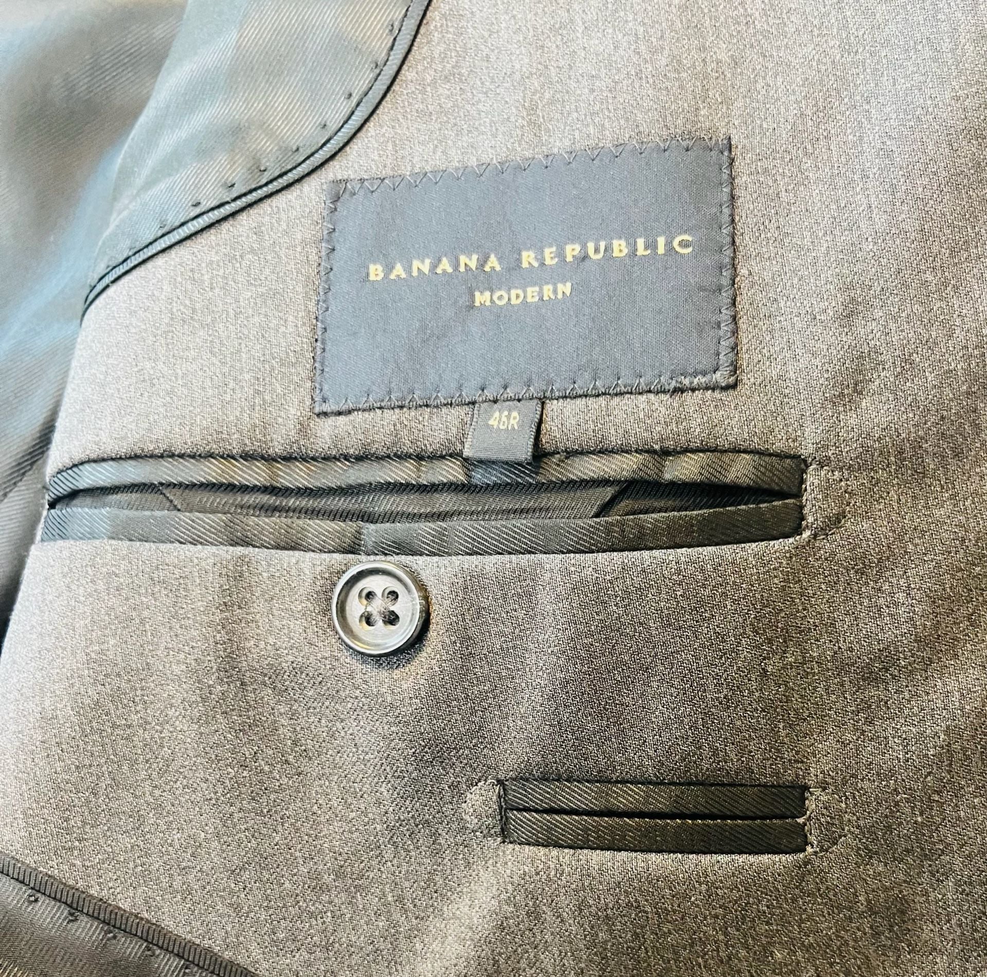 Banana Republic Modern Men’s Gray Blazer Sport Coat Tailored Quiet Luxury Business Casual 3
