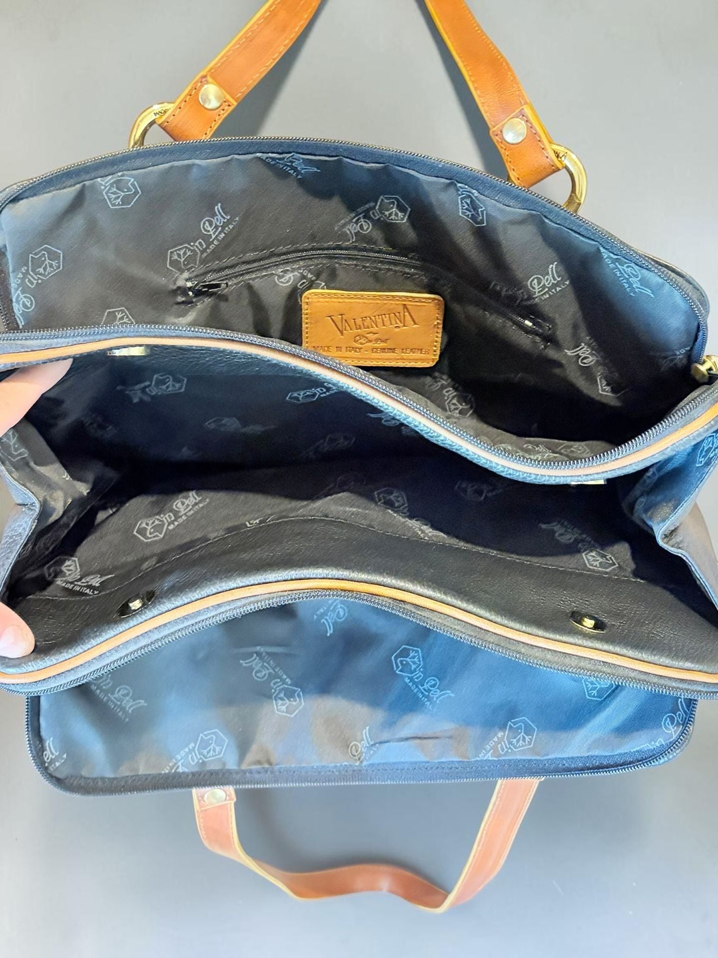 Valentina Made in Italy Vintage Pebbled Leather Two-Tone Shoulder Bag 8
