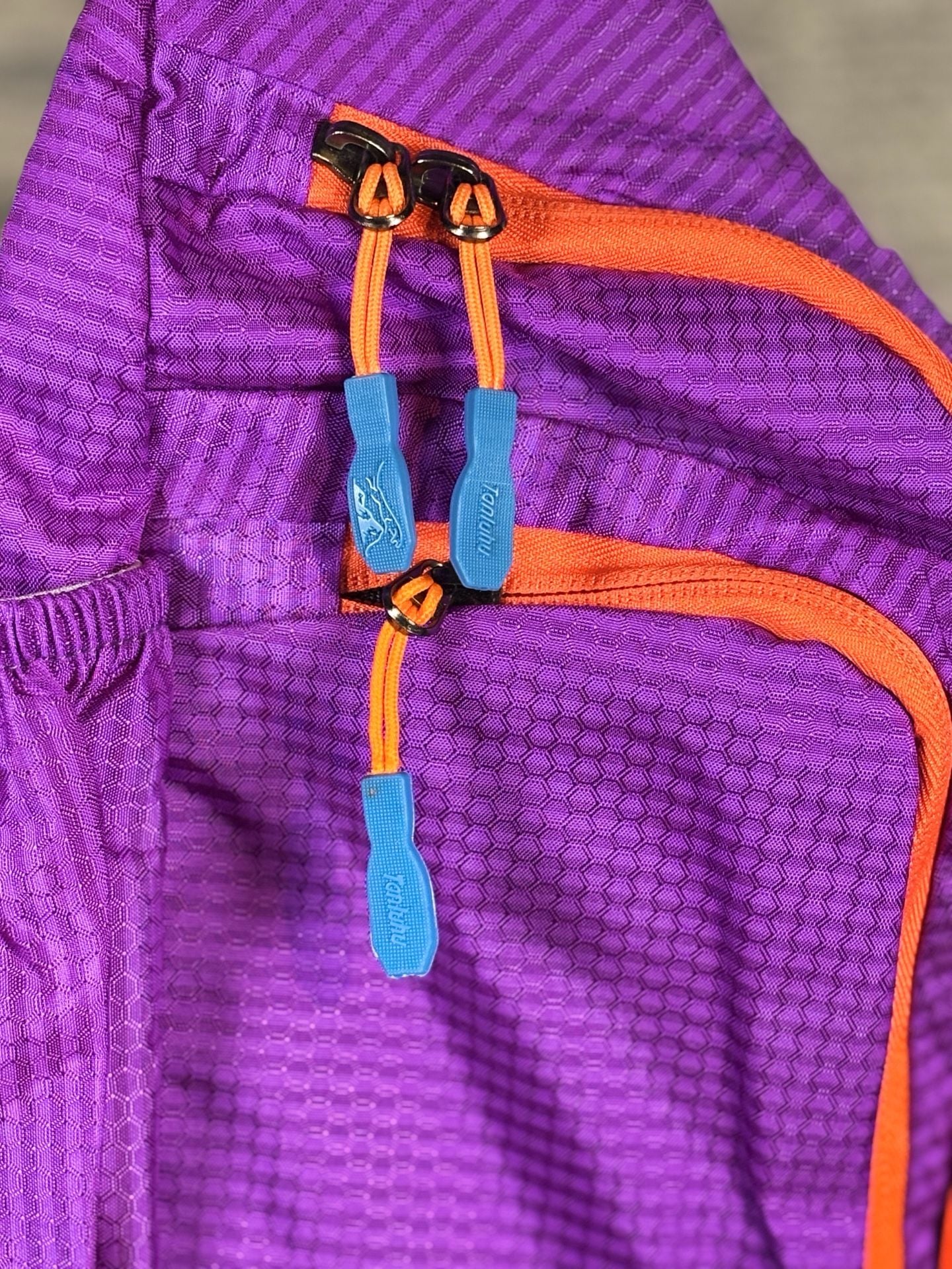 Tanluhu Lightweight Outdoor Sling Crossbody Backpack with Side Pocket 3
