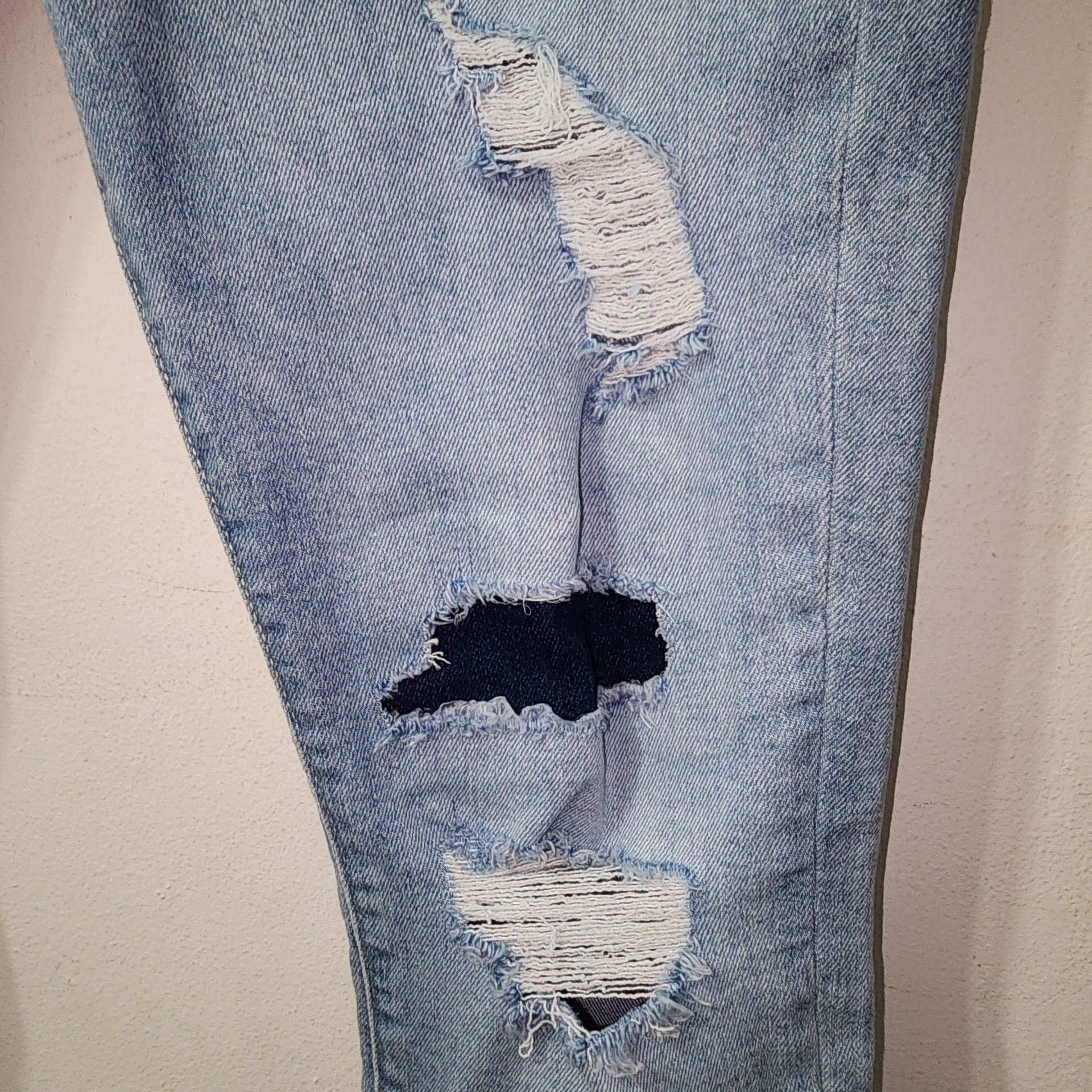 Arizona Jean Co. Women's Distressed Hi-Rise Skinny Jeans Size 17 Light Wash 7