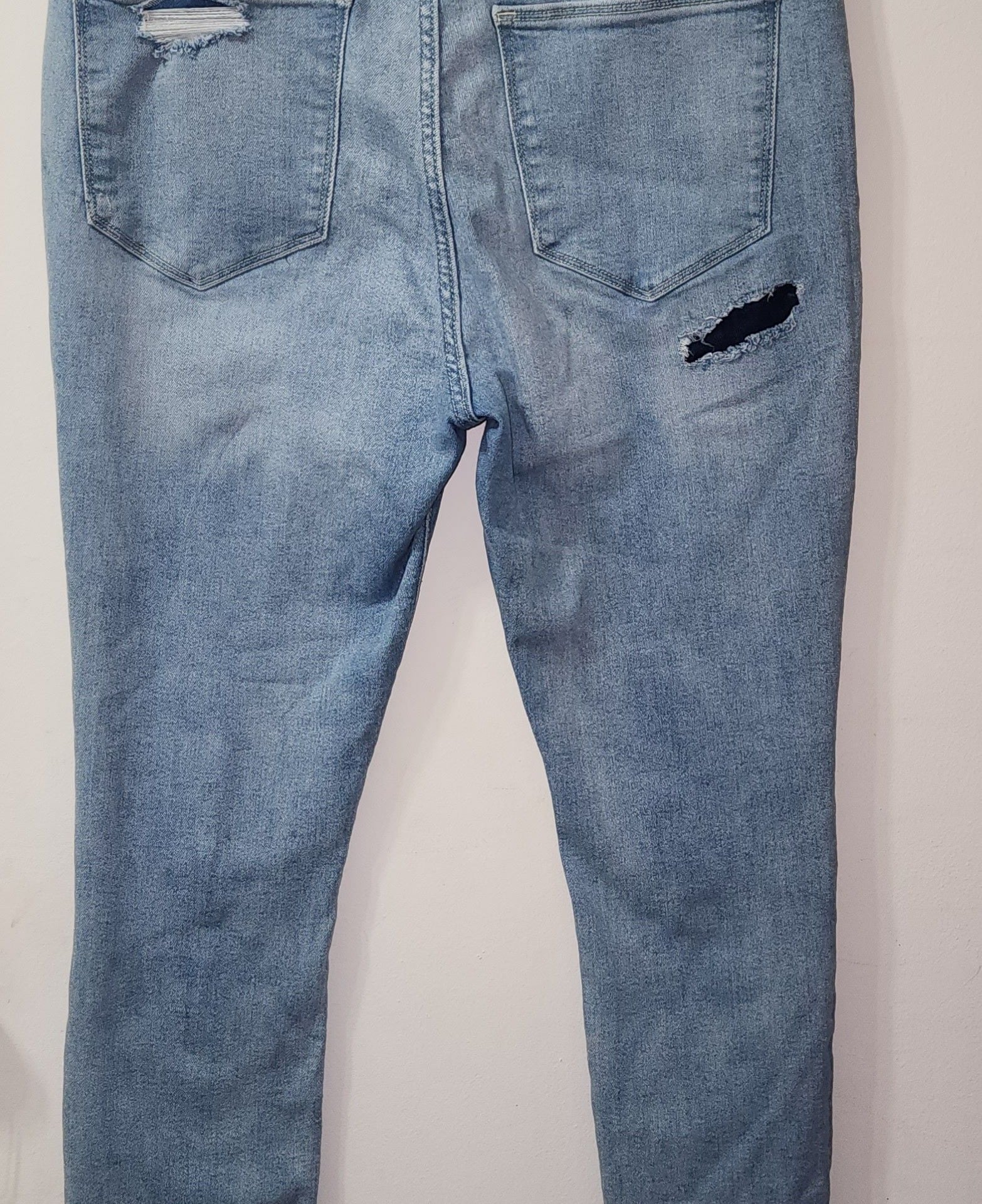 Arizona Jean Co. Women's Distressed Hi-Rise Skinny Jeans Size 17 Light Wash 12