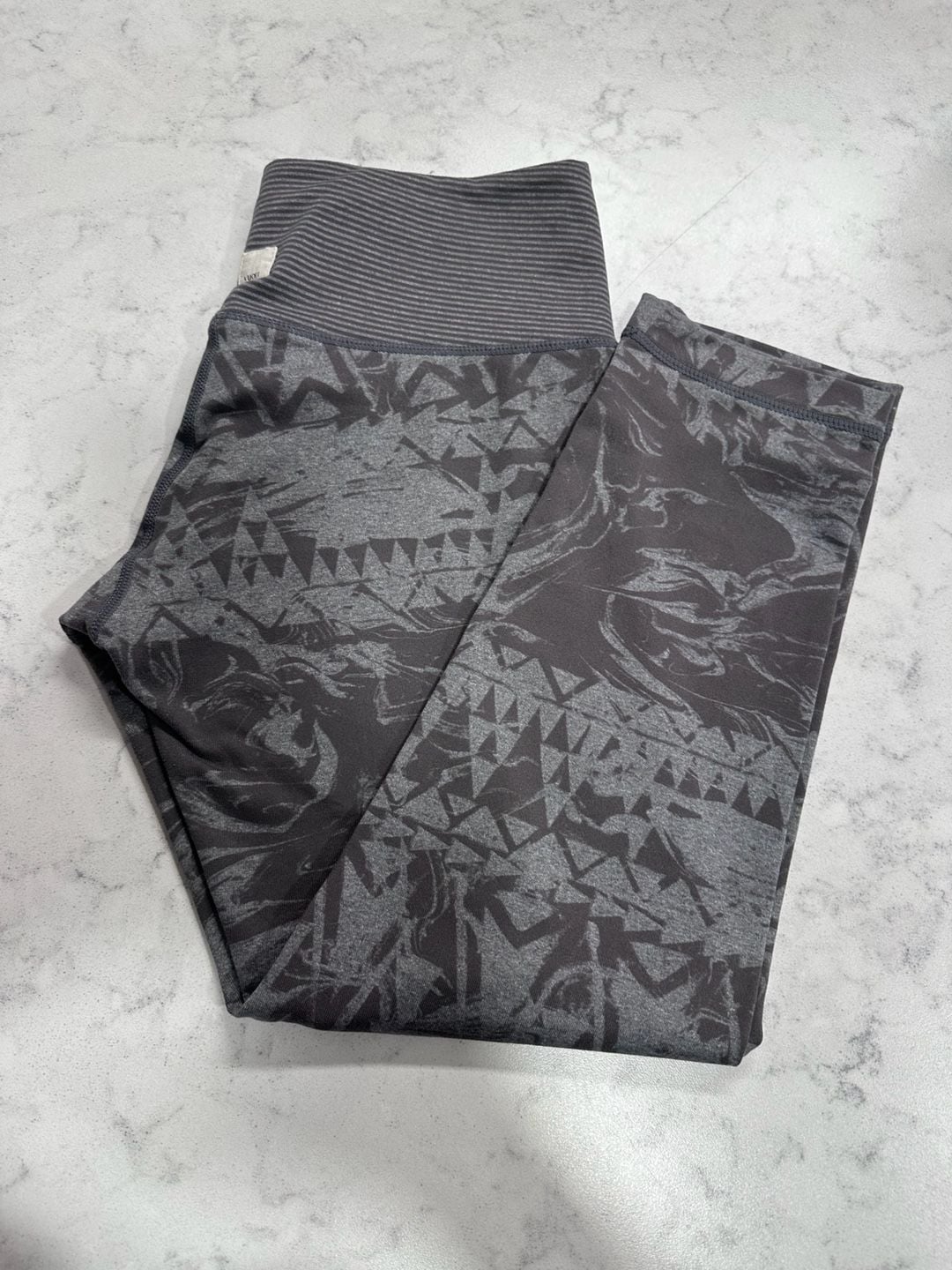 Vuori Women's Crop Leggings See Measurements For Sizing Read Description 3