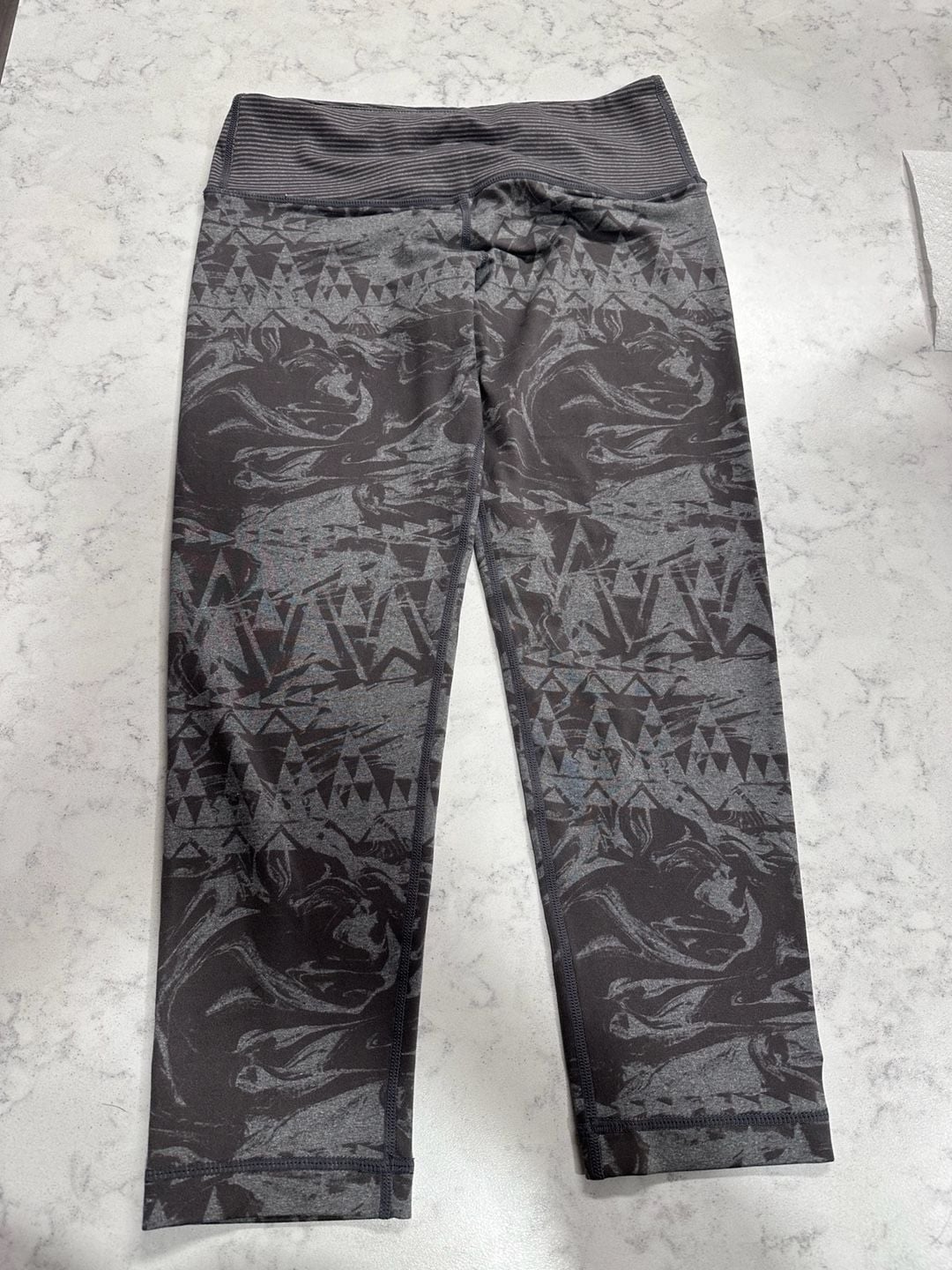 Vuori Women's Crop Leggings See Measurements For Sizing Read Description 4