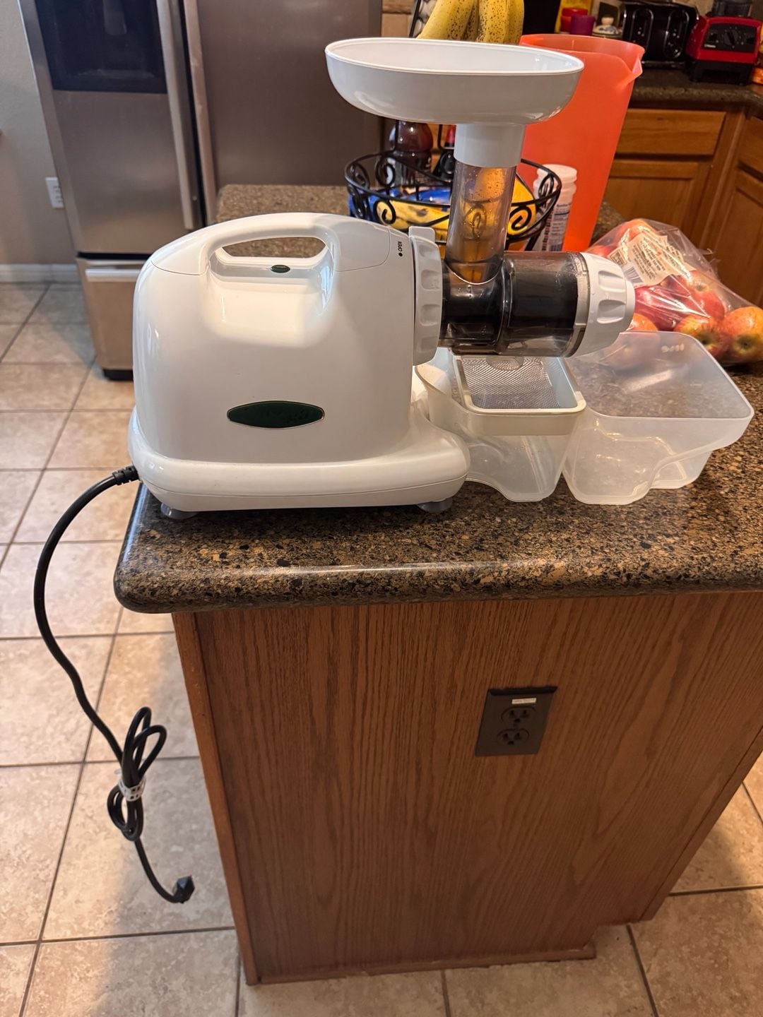Omega 8004 Nutrition Center Commercial Masticating Juicer White 1