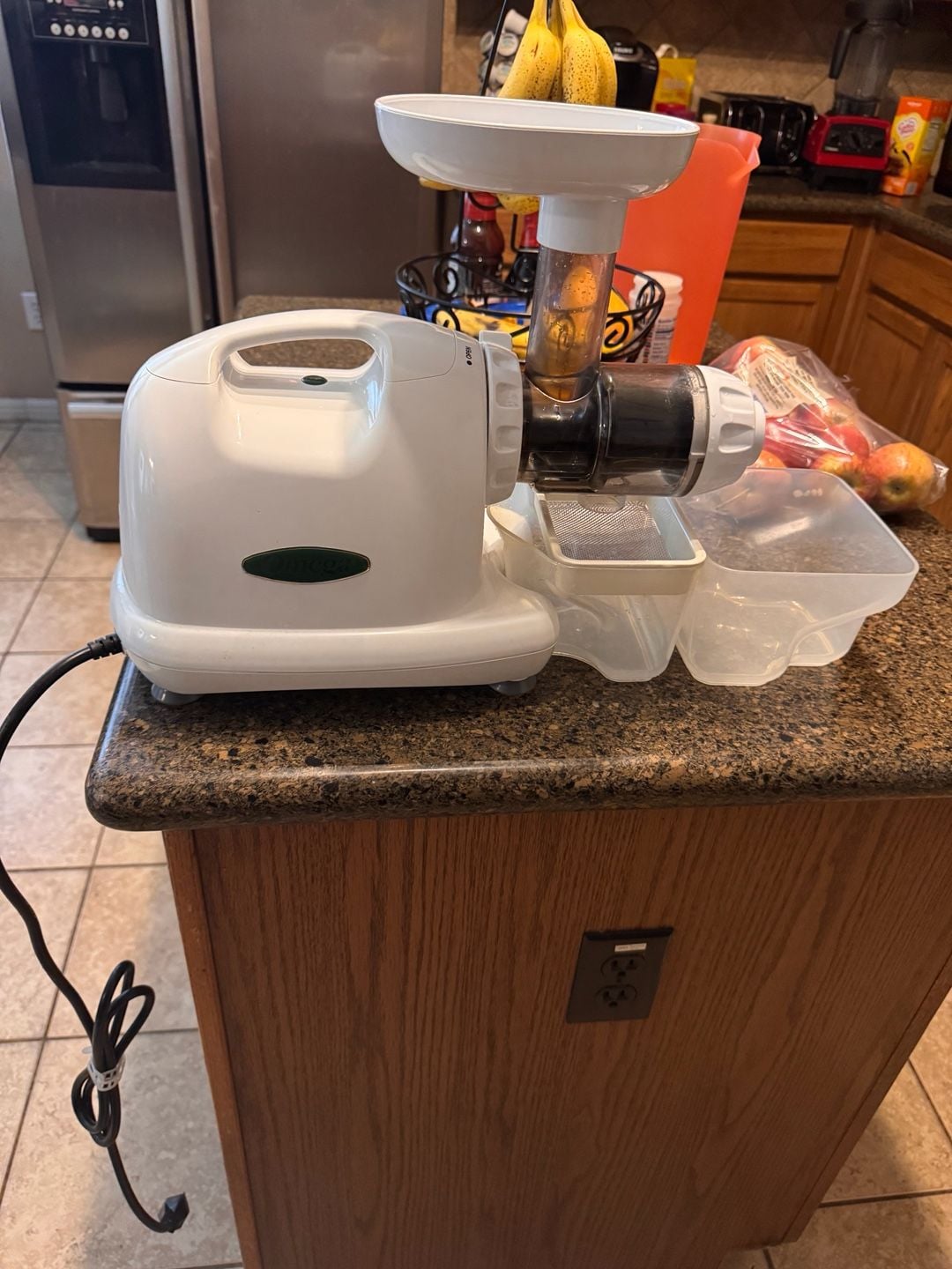 Omega 8004 Nutrition Center Commercial Masticating Juicer White 3