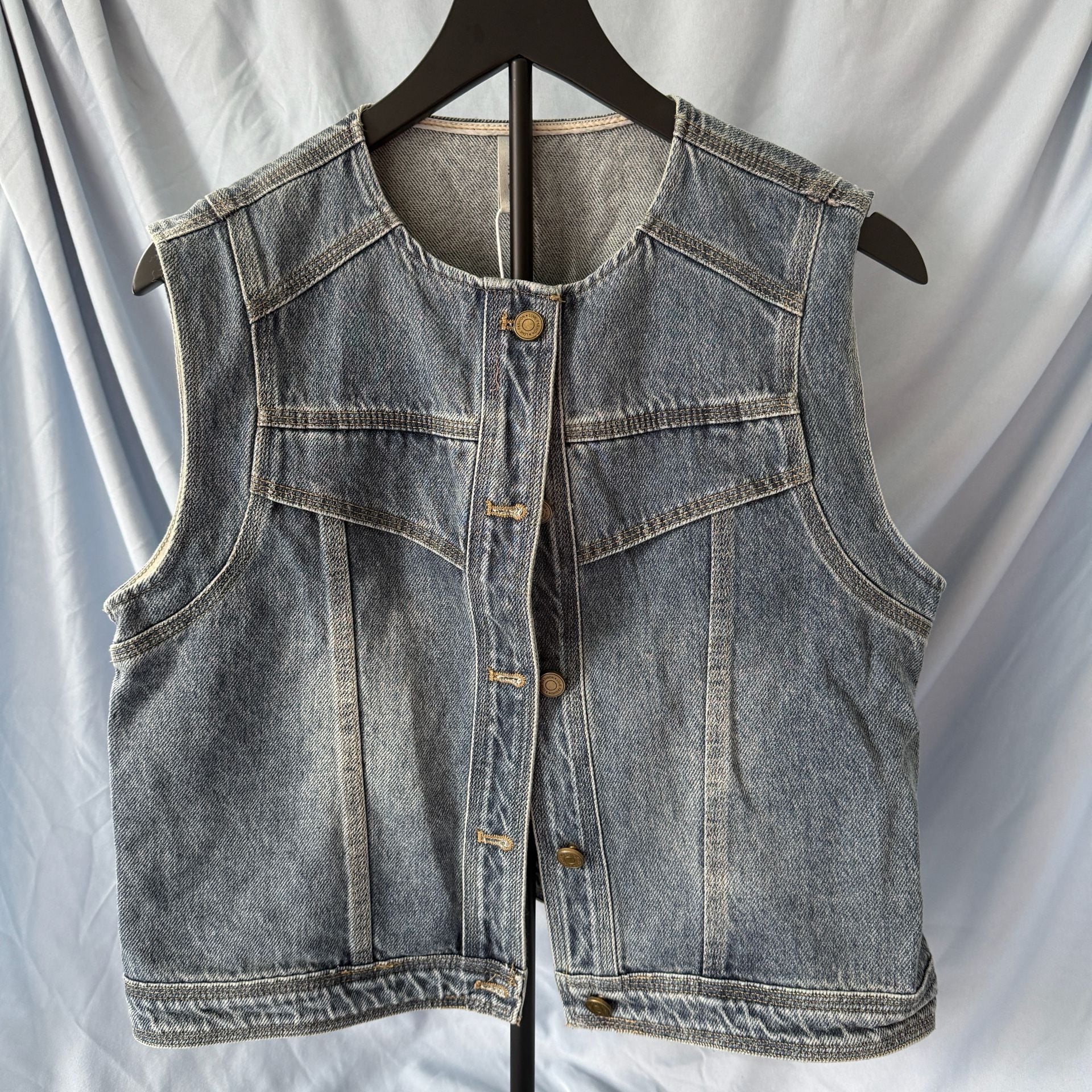 M.G.W Classic Fashion Women's Blue Denim Vest Size M 2