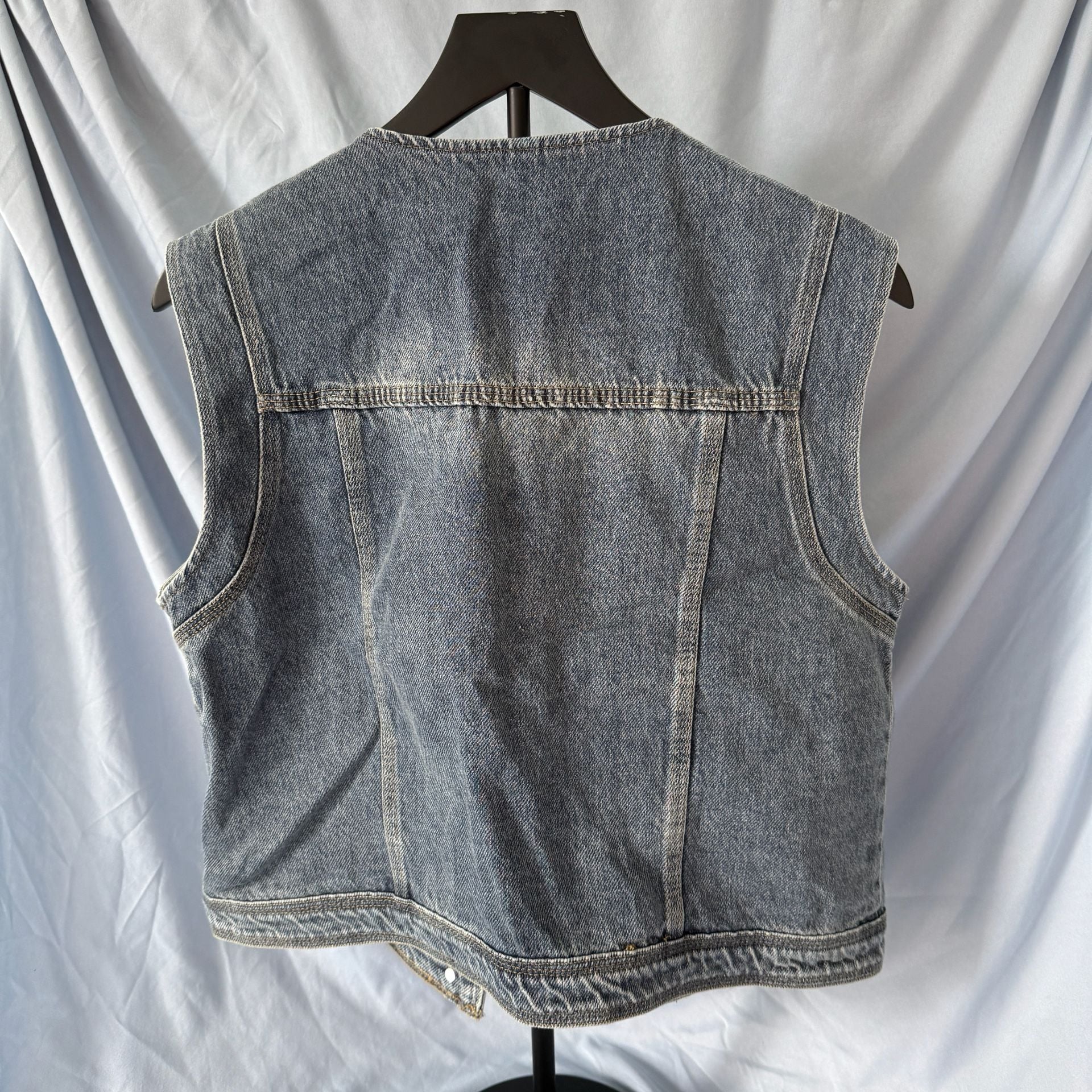 M.G.W Classic Fashion Women's Blue Denim Vest Size M 3