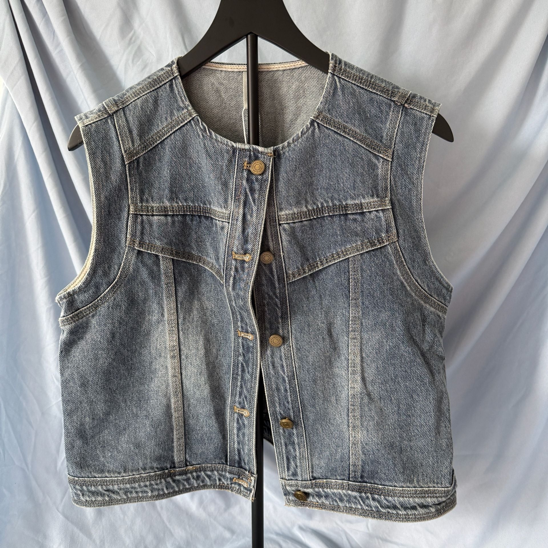 M.G.W Classic Fashion Women's Blue Denim Vest Size M 4