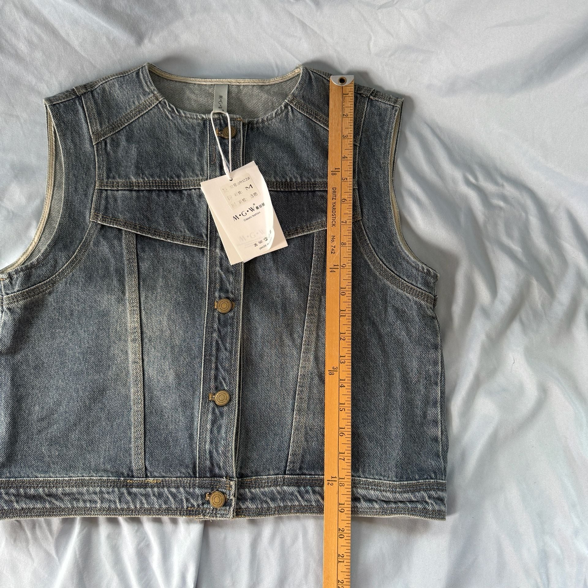 M.G.W Classic Fashion Women's Blue Denim Vest Size M 10