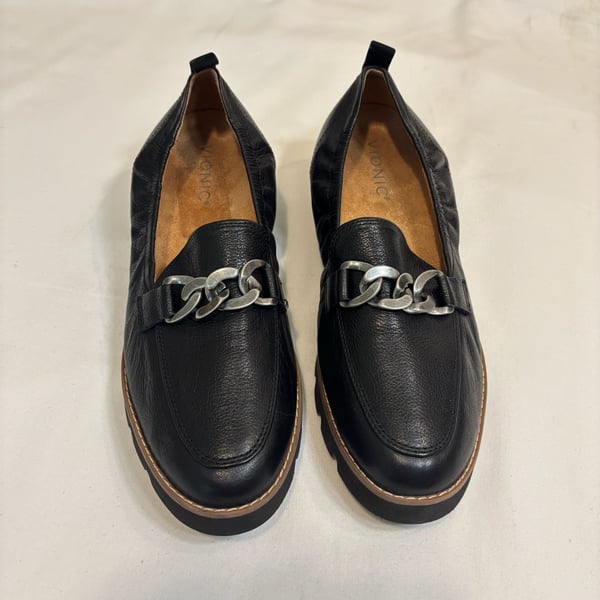 Vionic Cynthia Black Chain Loafer Shoes Size 8 Orthotic Support Lug Sole