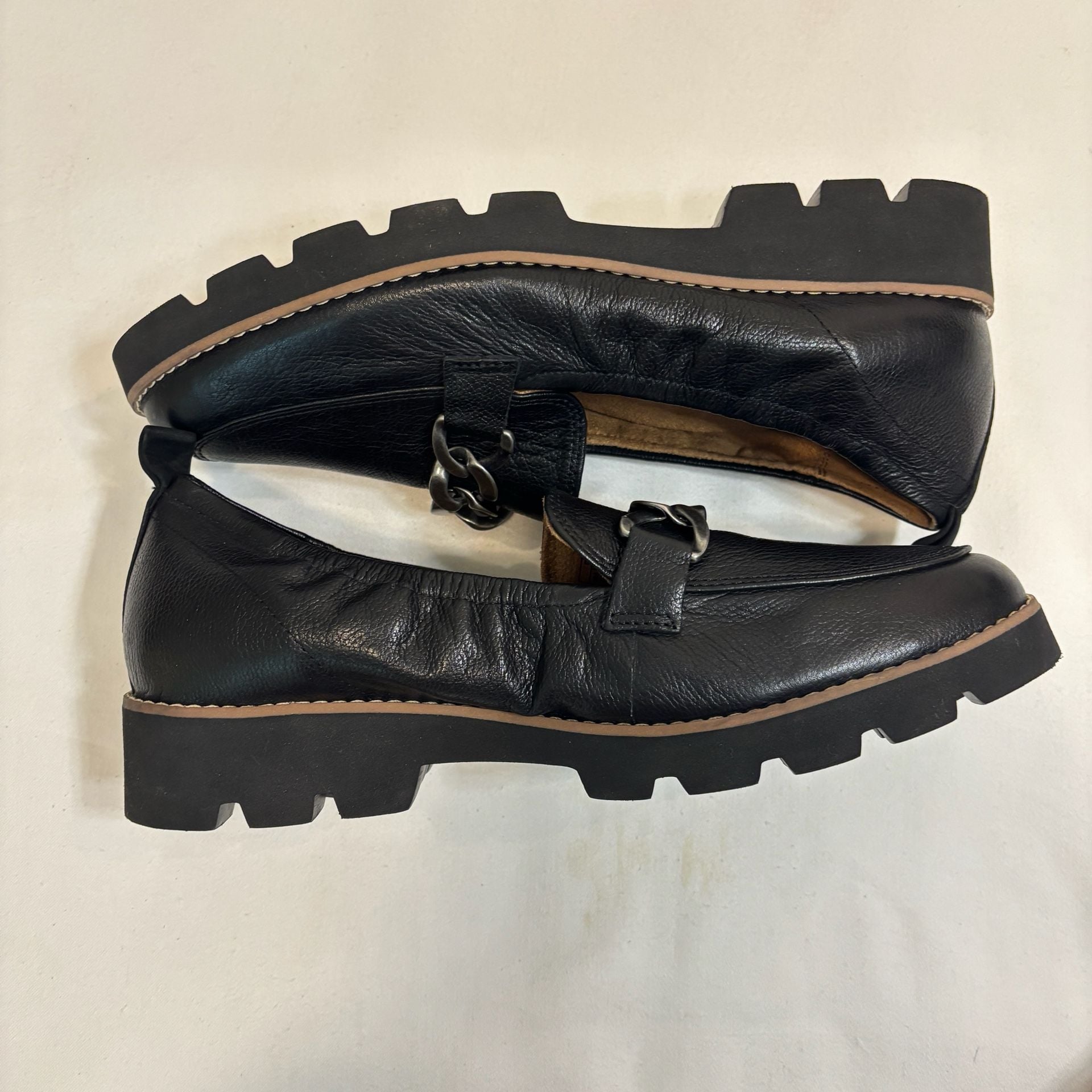 Vionic Cynthia Black Chain Loafer Shoes Size 8 Orthotic Support Lug Sole 7